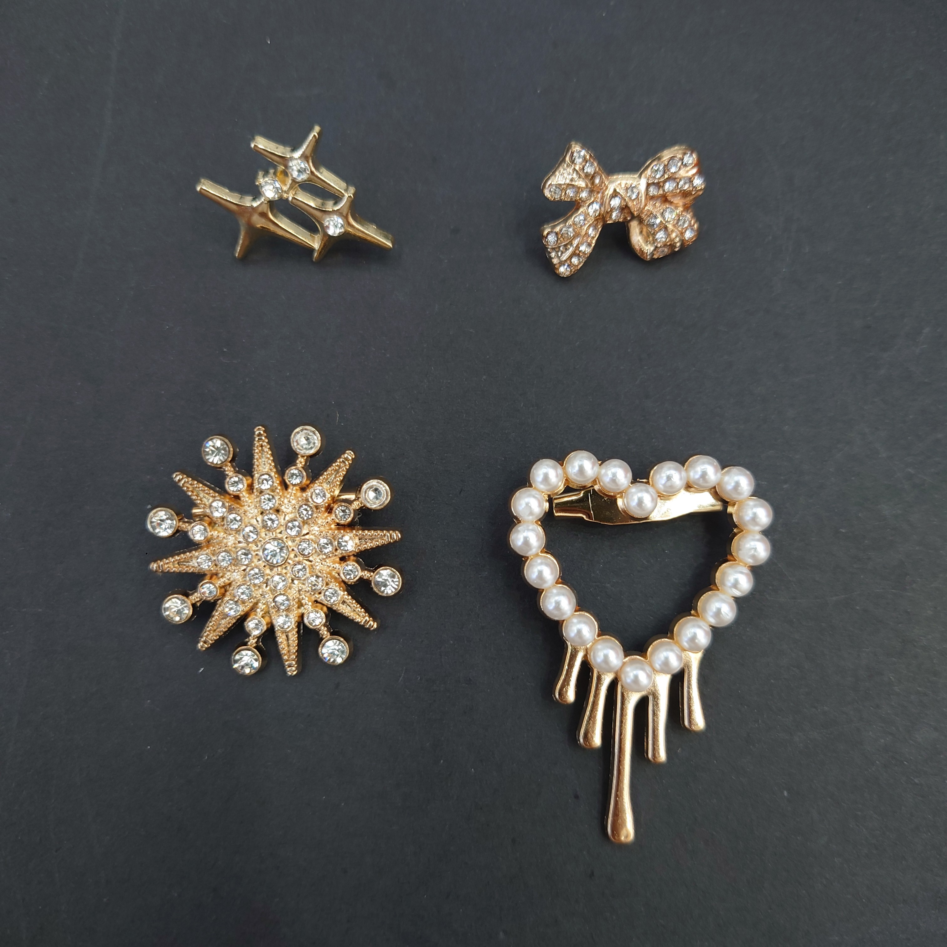 Hot-selling new style, high-end alloy pin buckle, diamond-encrusted brooch series for hats and coats, enhance your fashion taste. Clothing accessory buckle details Picture