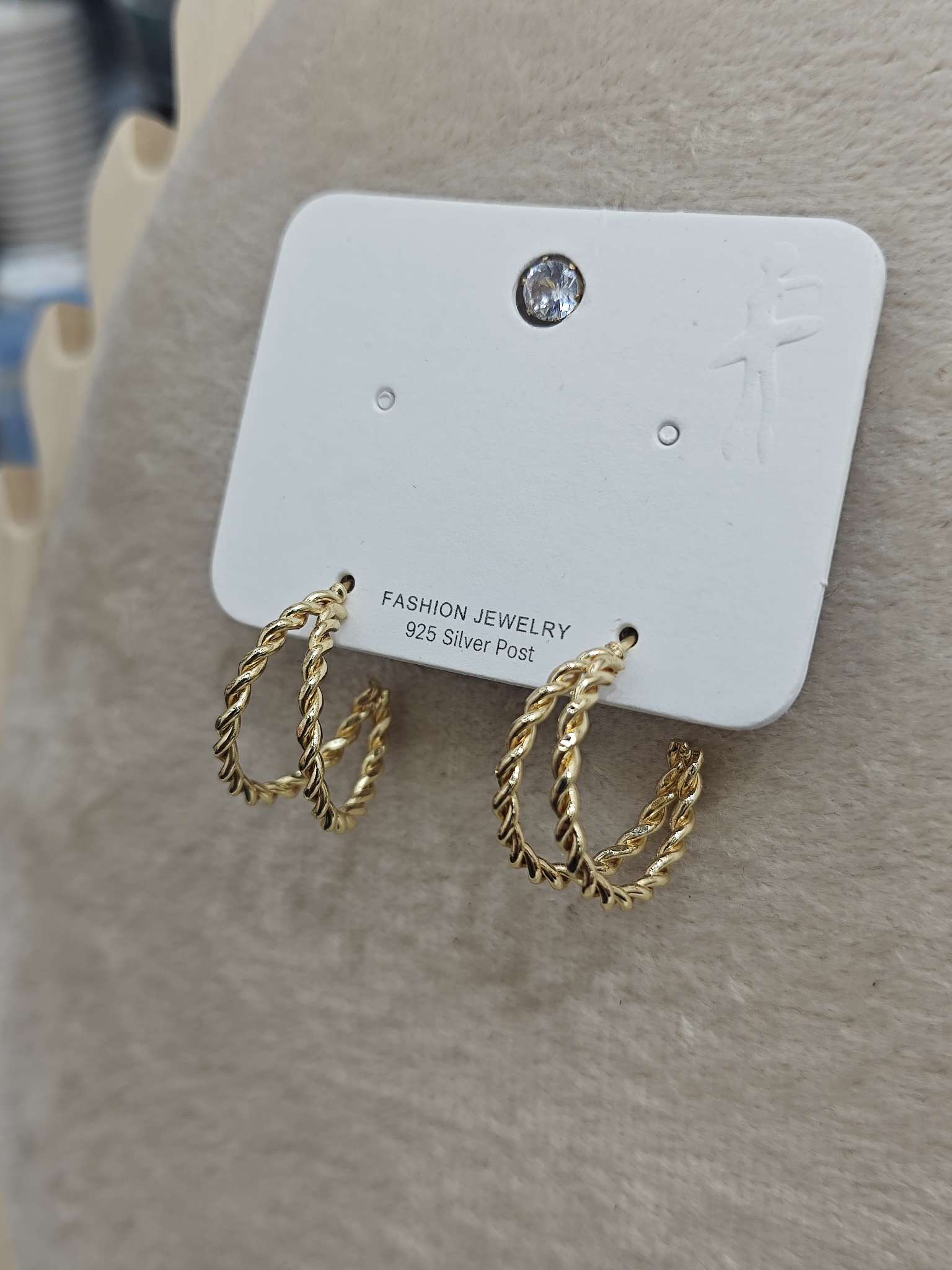 珍珠耳环耳钉饰品 独特设计耳饰 美丽耳环装饰品 时尚潮流耳饰精品耳环饰品详情图2