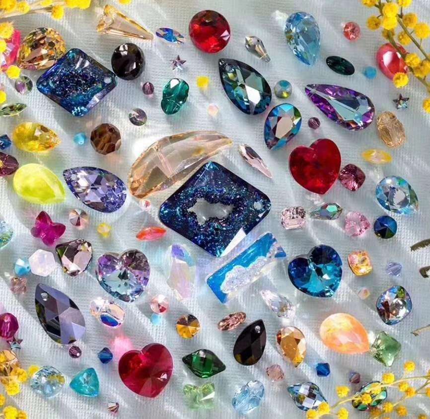 水晶饰品配件： 头饰，服装辅料，鞋饰，耳环，项链，精致水晶玻璃工艺品 巨石水晶5618