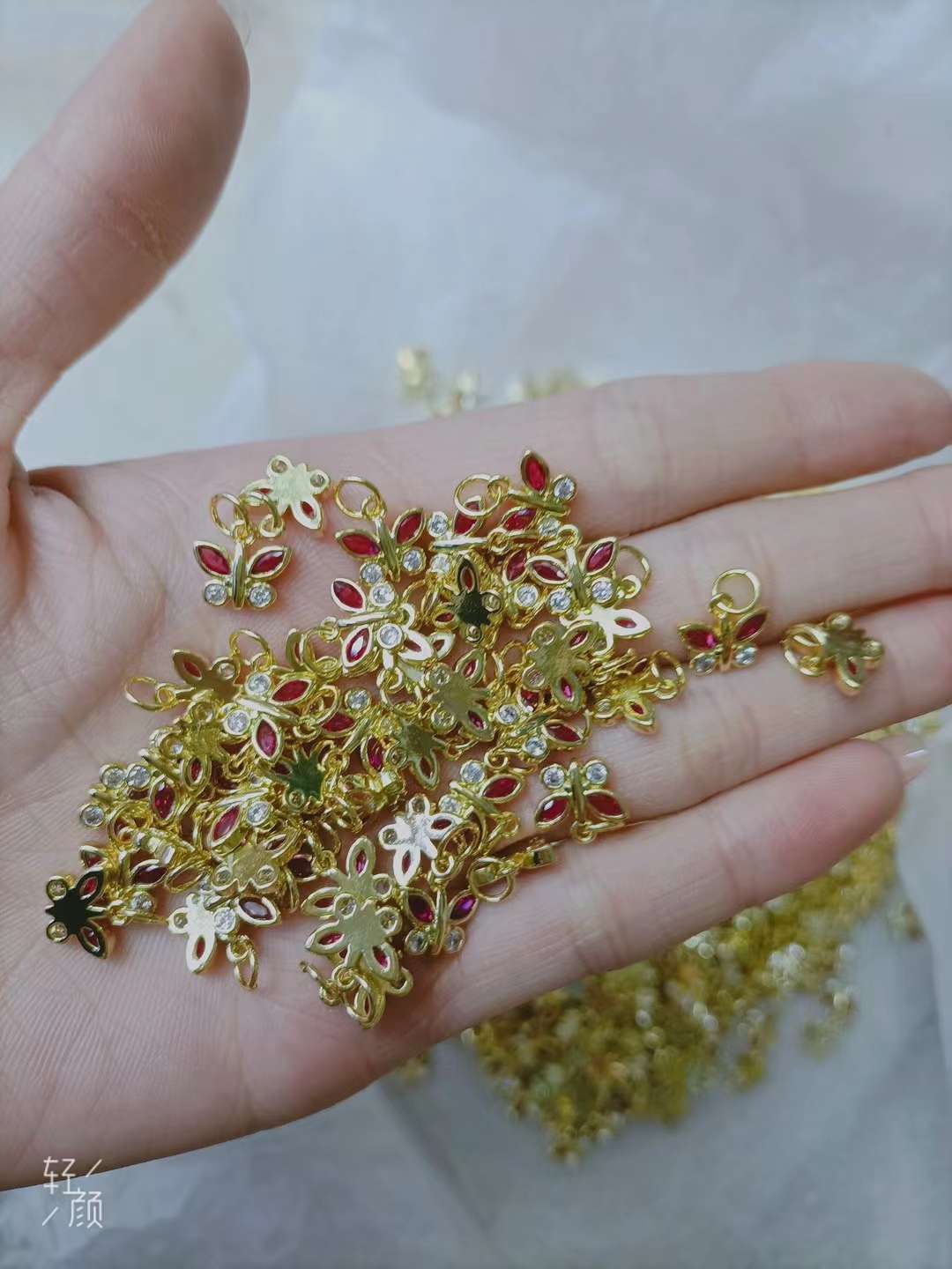小蝴蝶饰品吊坠 项链 吊坠  精致耐用时尚潮流