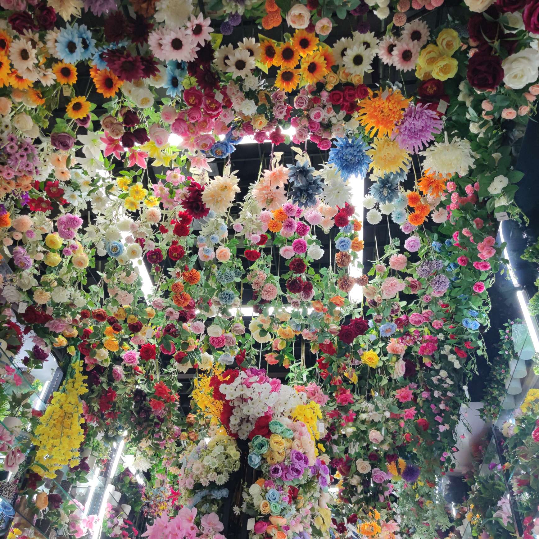 Artificial rose vines, artificial flower vines, air conditioning pipes blocking the living room ceiling decoration, plastic vines entwining plants detail image 19