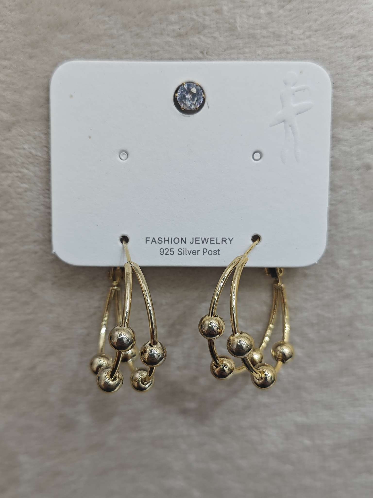 珍珠耳环饰品 精致耳饰 优雅耳钉 时尚耳环 独特设计女士圆珠