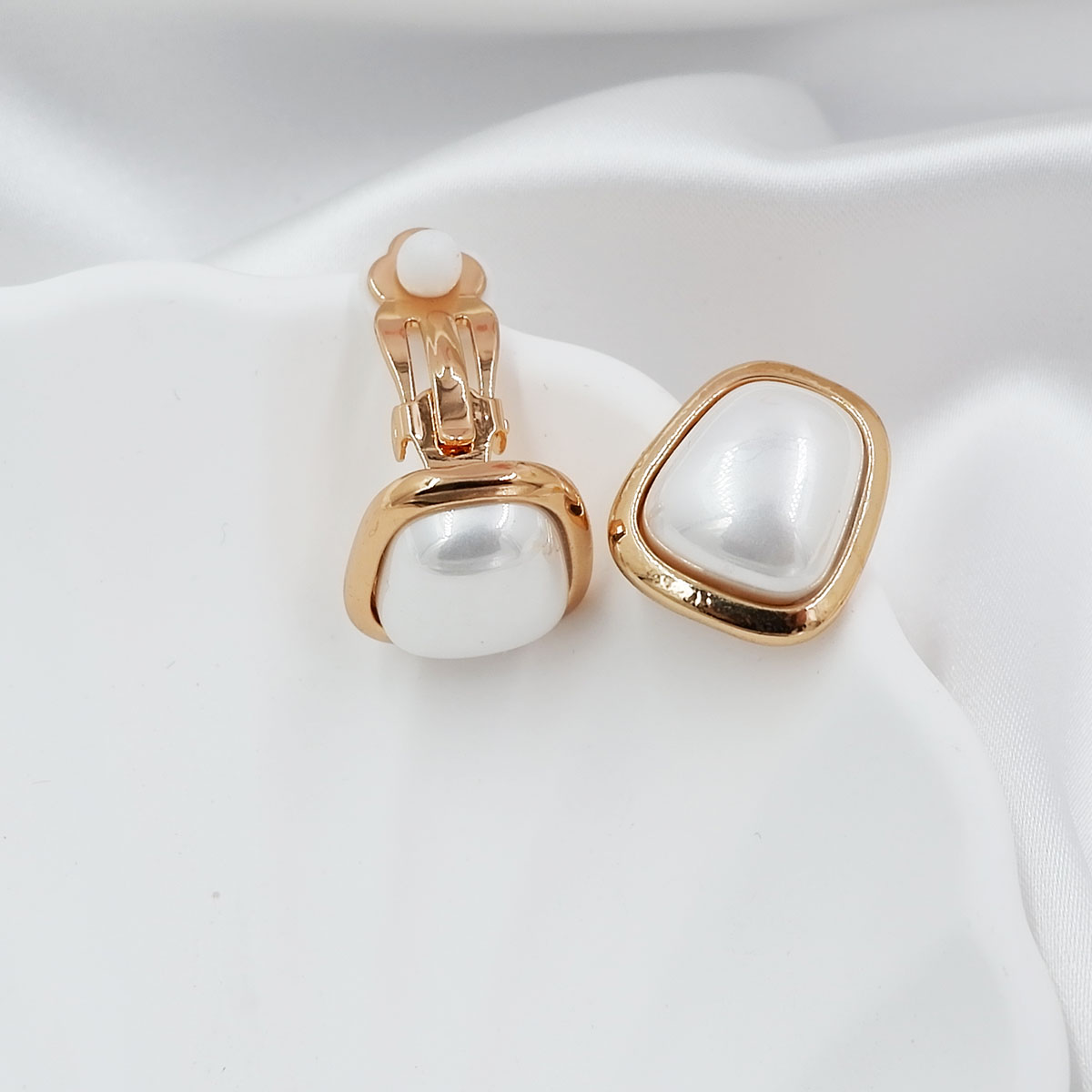 High Quality Shell Pearl With Alloy Ear Clips undefined
