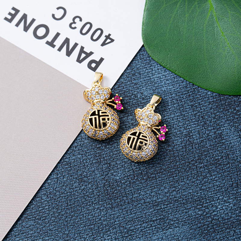 New style lucky bag, money bag, zircon small red corundum pendant, women's necklace, 18K real gold color retention, electroplated copper base, exquisite collarbone chain, direct sales from the popular factory Application Scenario