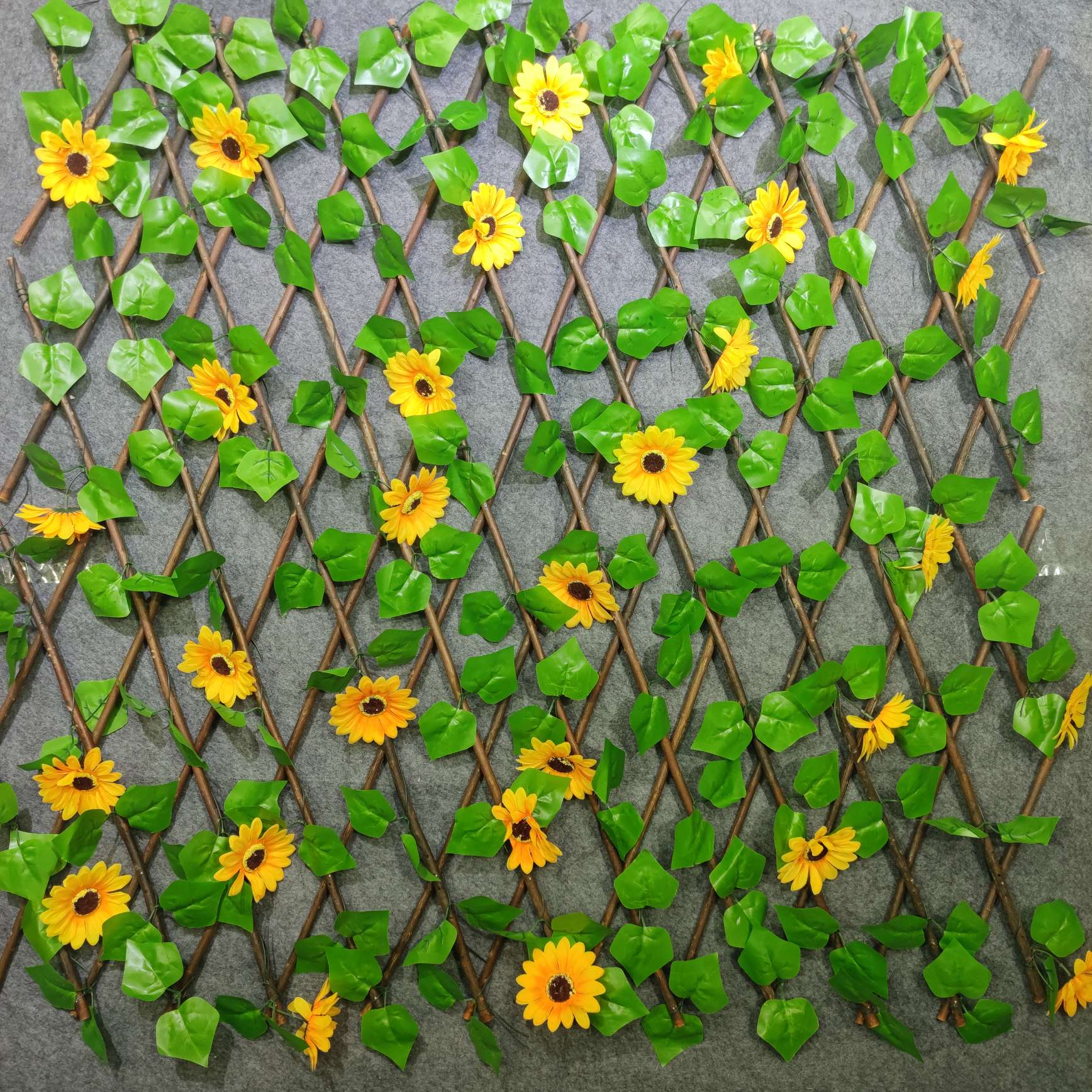 Plastic simulation fence net, leaf balcony fence, simulation plant vine, courtyard decoration, artificial fence and guardrail details Picture