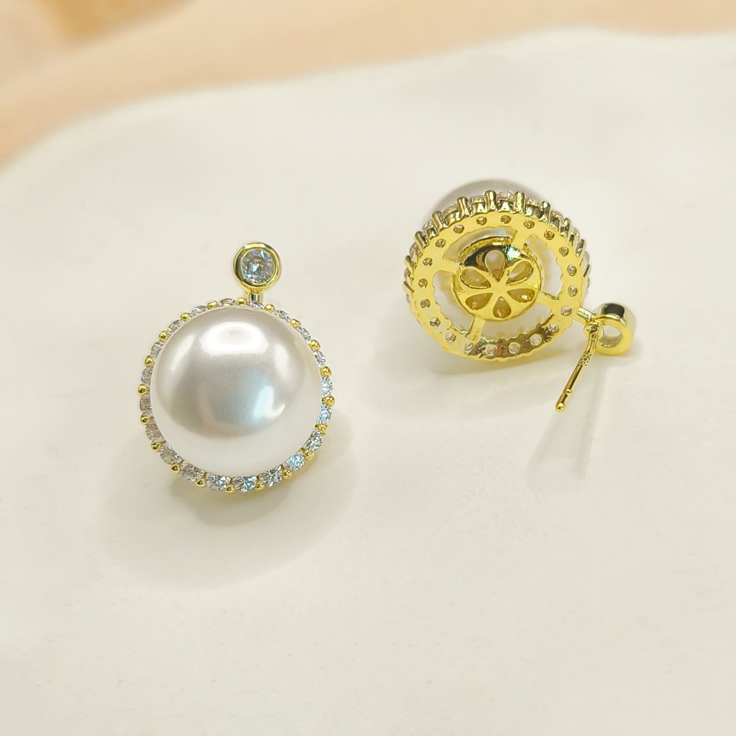 饰品/耳饰/耳钉/福多拉饰佳/珍珠饰品白底实物图