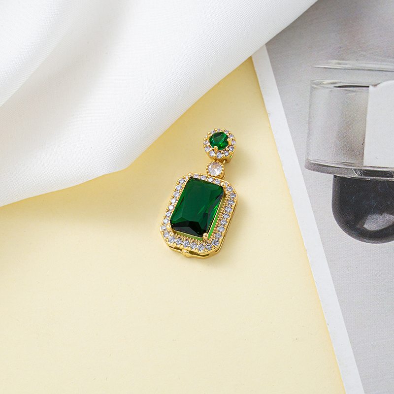 New emerald red zircon pendant women's necklace, 18K real gold color retention electroplated copper base exquisite collarbone chain, direct sales from the popular factory details Picture