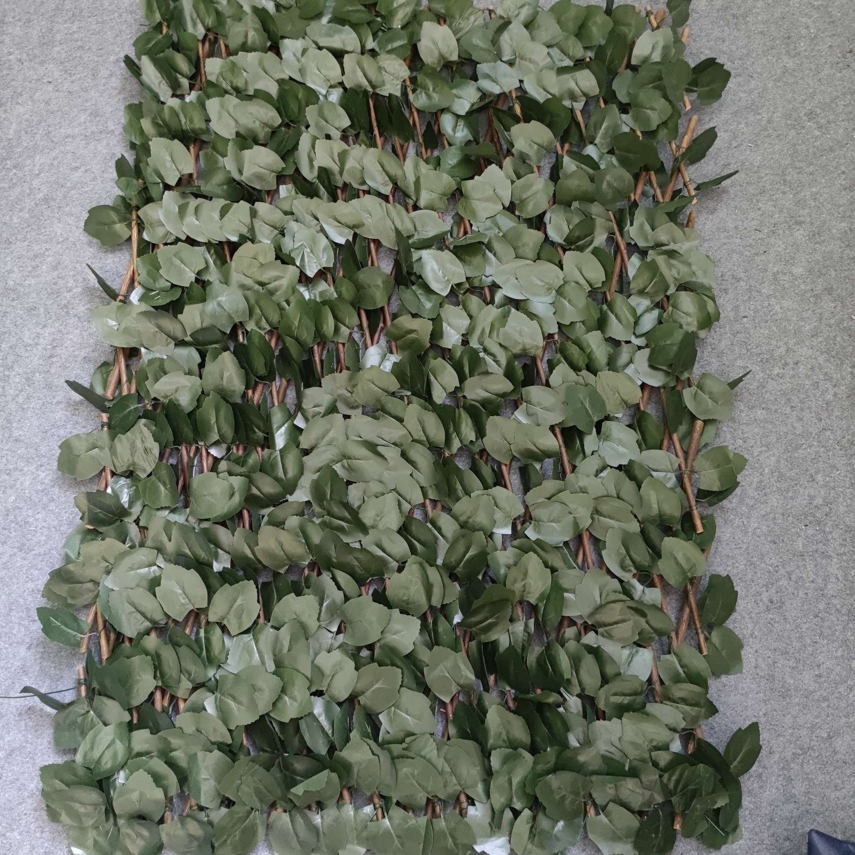 Plastic simulation fence net, leaf balcony fence, simulation plant vine, courtyard decoration, artificial fence and guardrail detail image 11