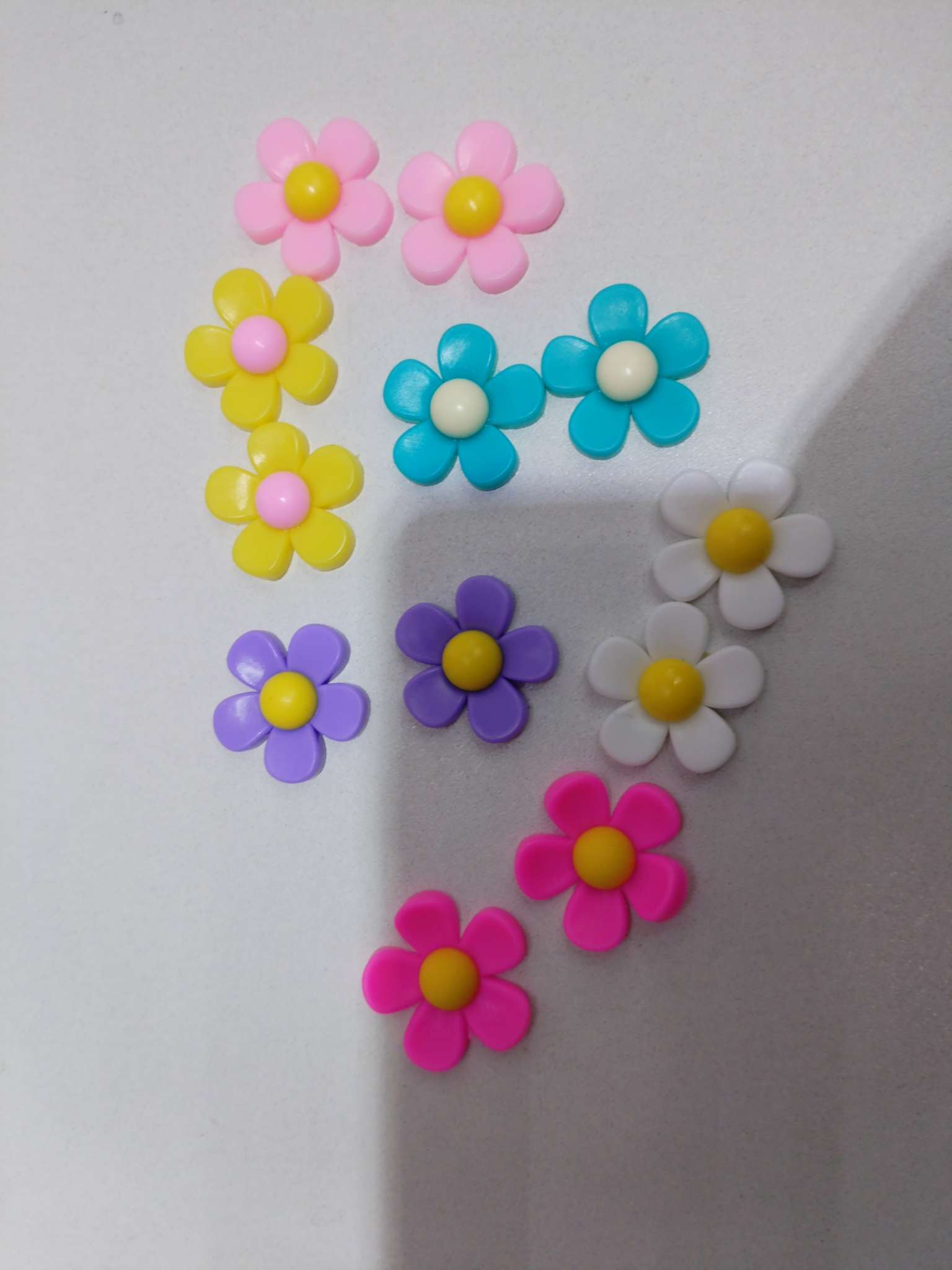 Cute flower-shaped PVC soft rubber decorative accessories, Crocs patch, phone case, fridge magnet patch Item Picture