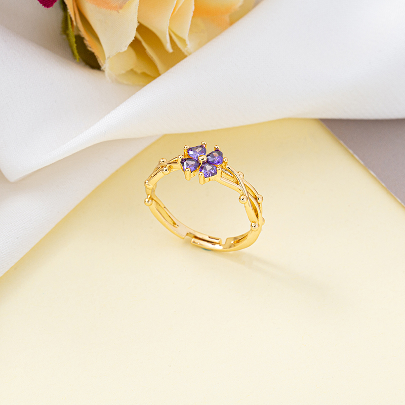 New floral red and purple four-leaf clover rings, 18K real gold color retention electroplated open ring, adjustable size, simple and fashionable, best-selling welfare style Application Scenario