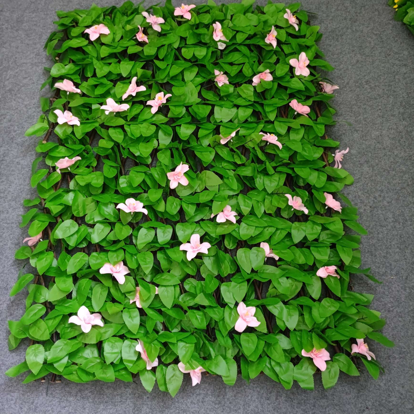Plastic simulation fence net, leaf balcony fence, simulation plant vine, courtyard decoration, artificial fence and guardrail Item Picture