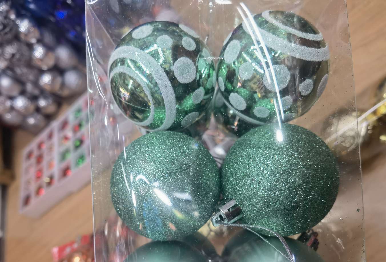 仿真摇摆莲花灯工艺品 圣诞节日葡萄串挂饰礼品 牙买加冰箱贴装饰 地球仪塑料工艺品 烛台艺术品 一站式购齐节日装饰品