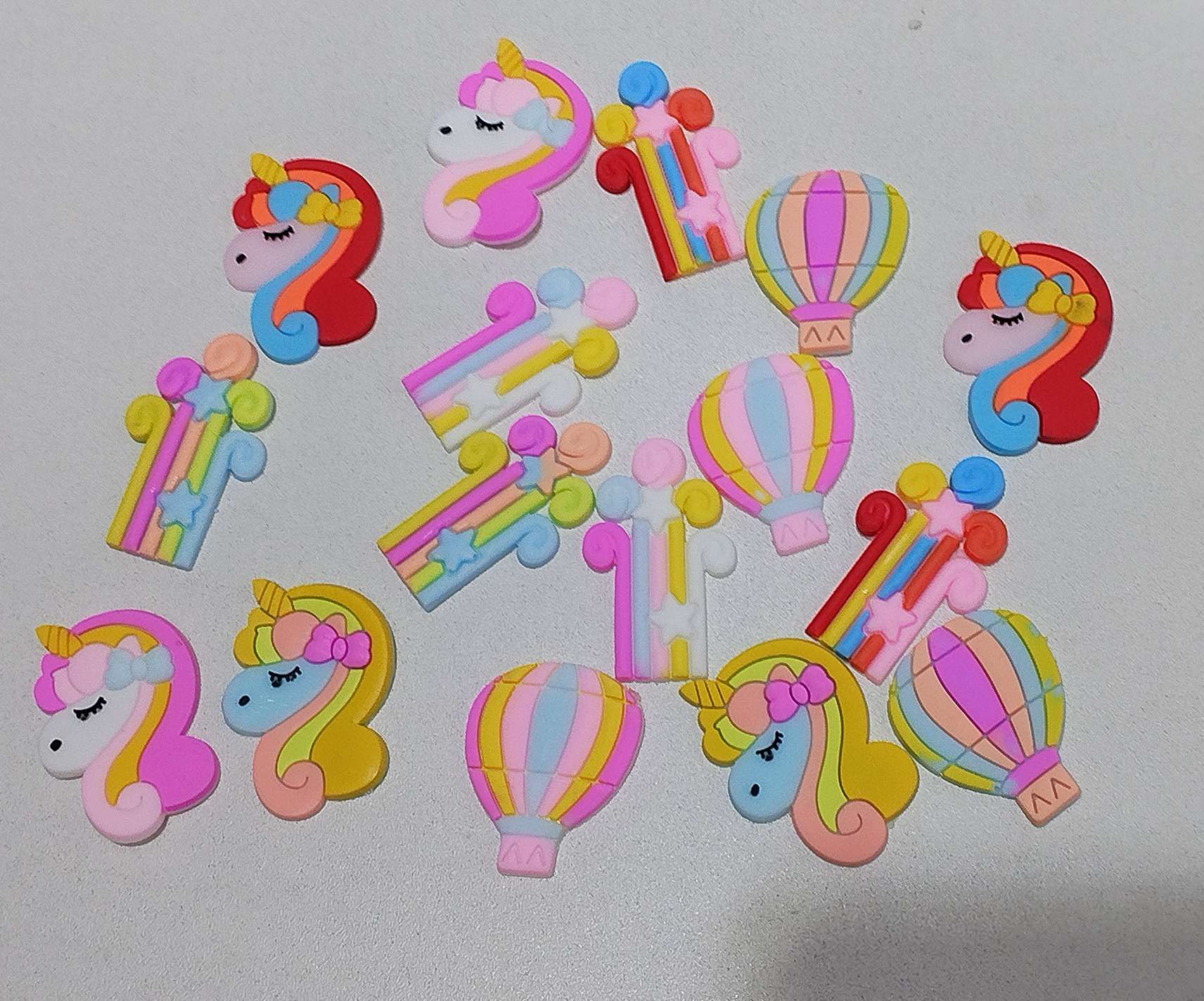 Cartoon unicorn rainbow note soft rubber accessories, DIY jewelry semi-finished product accessories, cream rubber crocs decoration, PVC soft rubber diy handcrafted material jewelry, creative diy accessories Specification image
