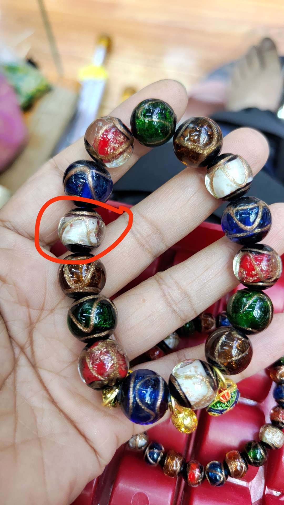 精美手串，有彩色的，红色的，纯紫的各类手串产品图