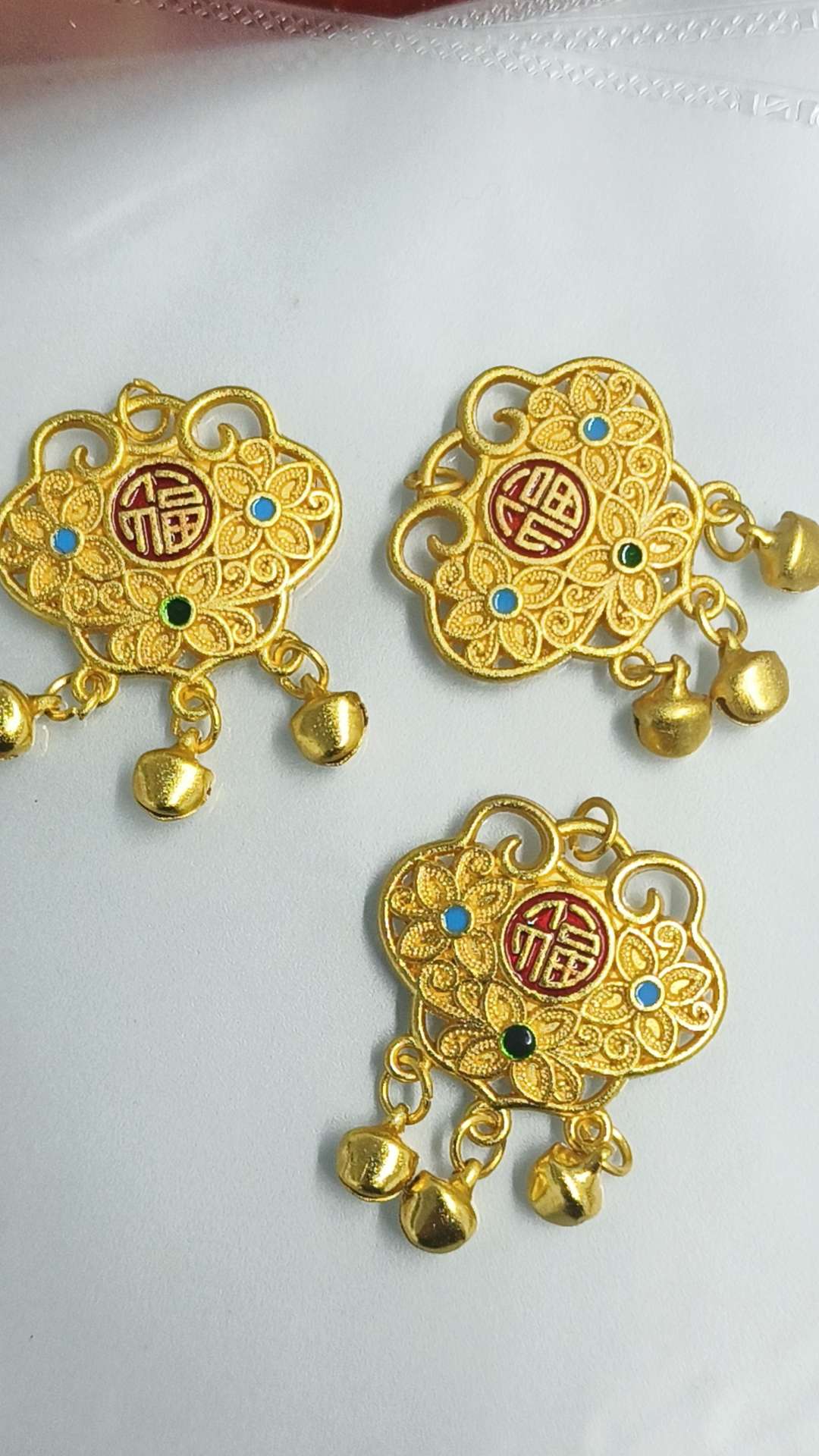 Diverse jewelry accessories: resin accessories, alloy accessories, pearl elements, DIY handcrafted jewelry materials, and jewelry accessories to create a personalized style