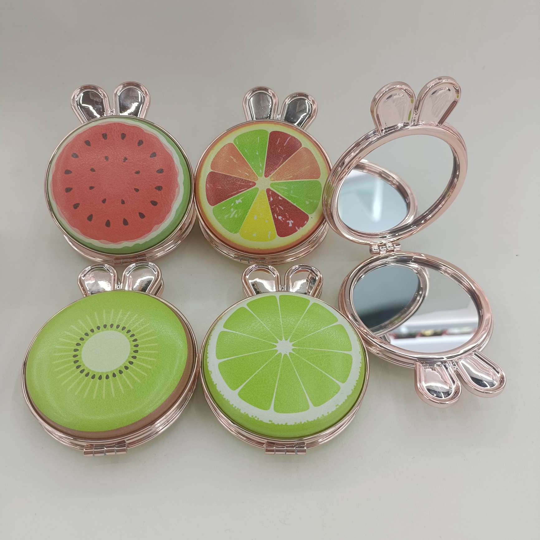 小镜子化妆镜面包镜小兔镜等等产品图