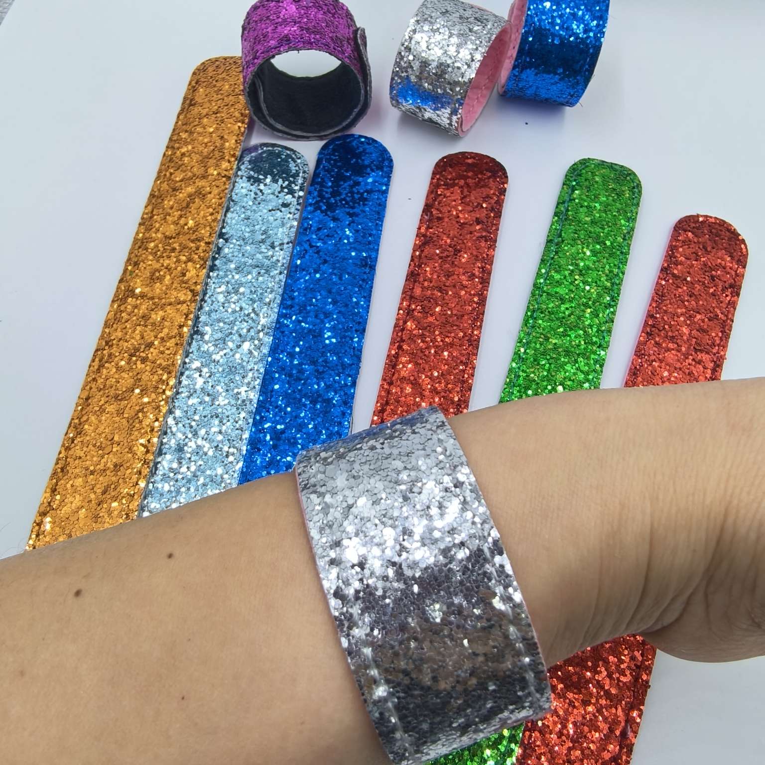 葱粉PU革啪啪圈，亮片啪啪圈，发饰啪啪圈手腕带硅胶手环五彩绳详情图3