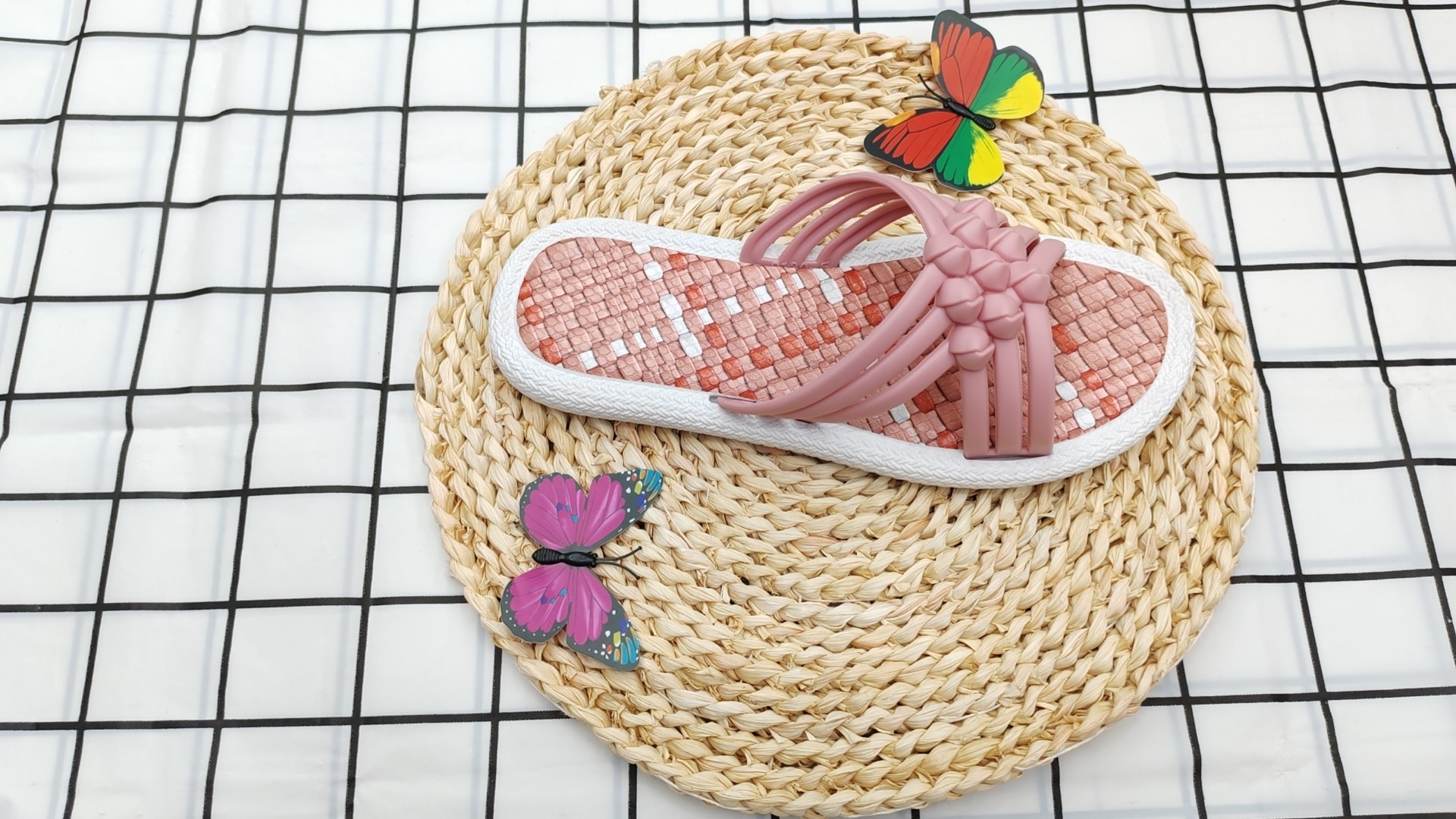Summer fashionable and casual outerwear flip-flops details Picture
