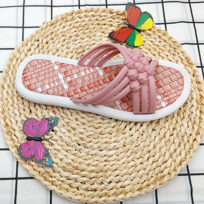 Носить холодные тапочки на улице pic 1