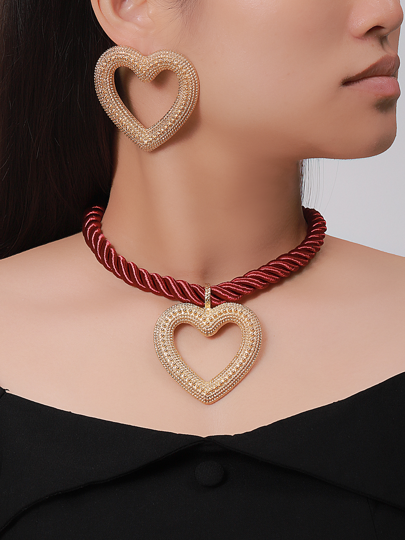 A new summer creative heart-shaped pendant necklace from Europe and America, with a simple beach style and versatile heart-shaped ladies' necklace