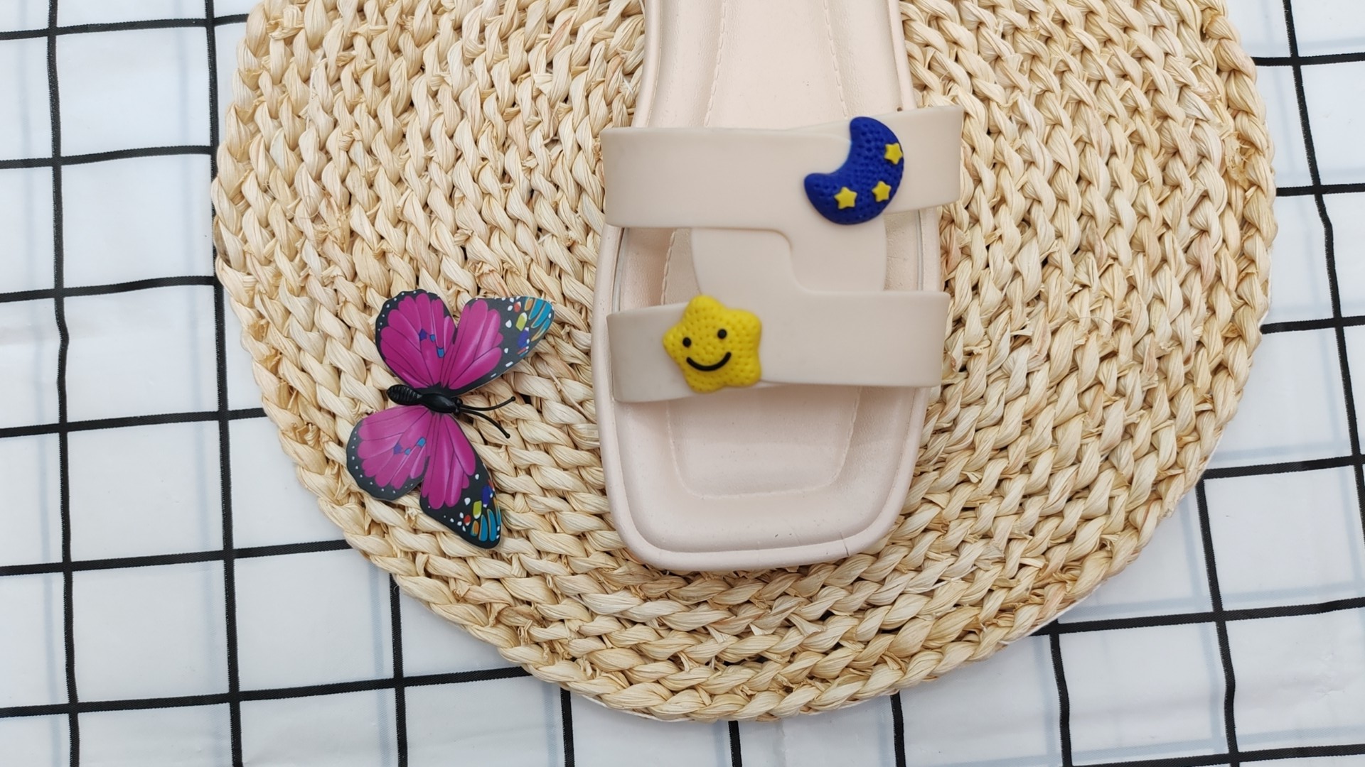 Soft soled slippers for women, summer comfort details Picture