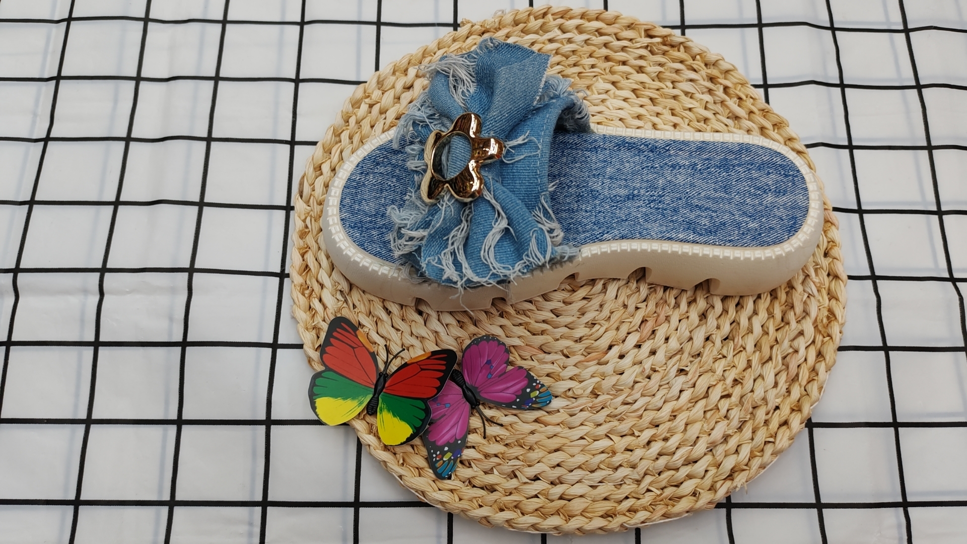 Wear thick-soled bow-shaped flip-flops outside in summer Item Picture