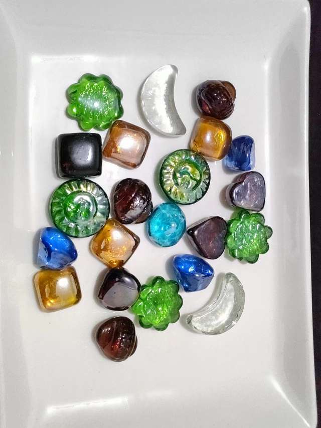 Colorful small pebbles mixed in color, transparent glass flat beads, hydroponic fish tank decoration, aquarium, seven-color glass flat bead fish tank vase, hydroponic landscape decoration, counter decoration, handcrafted diy Maasai handicrafts details Picture