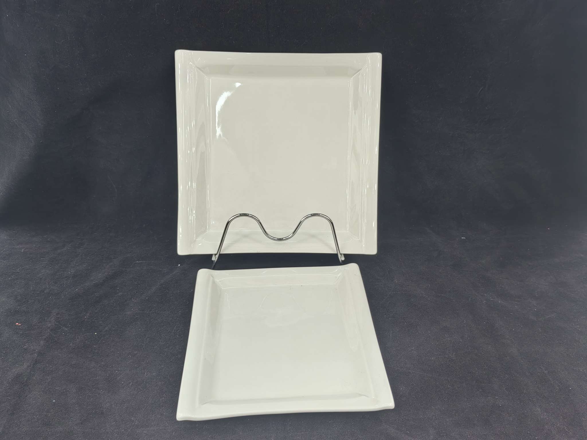 Daily necessities, tableware, plates and trays are practical and durable