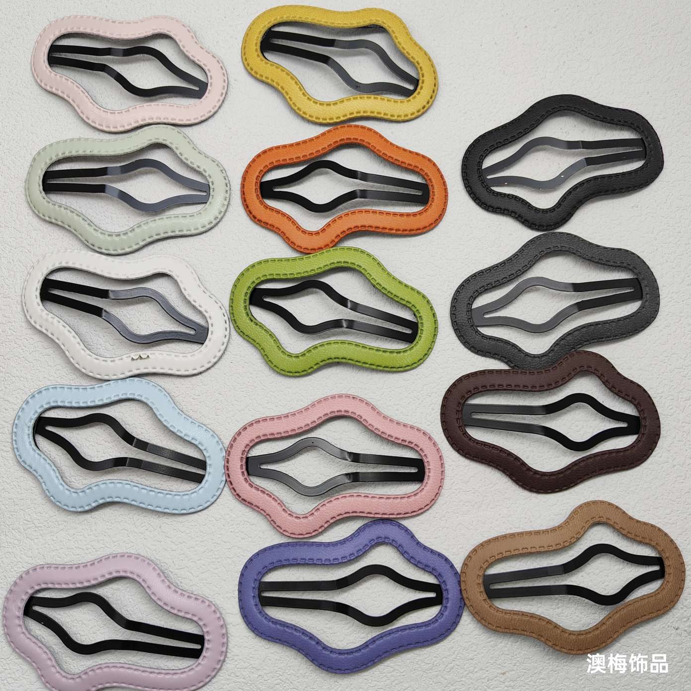 Hairpin, Women's hollowed-out leather cloud 2024 new style, back head broken hair bb clip, side bangs clip, headpiece hairpin Item Picture