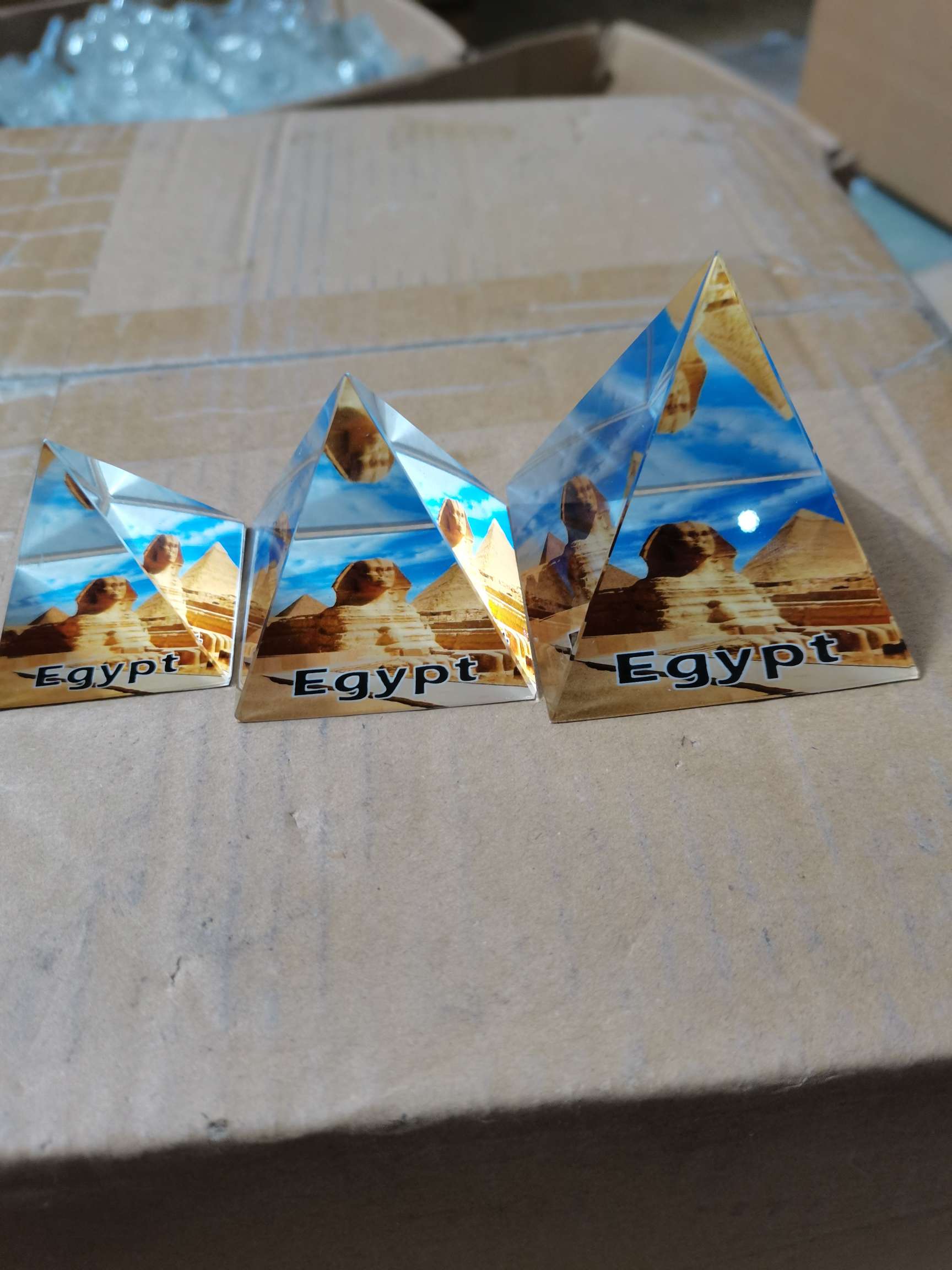 水晶金字塔彩印套装饰品 精致水晶工艺品 独特礼品 水晶玻璃艺术品 美丽璀璨装饰品产品图