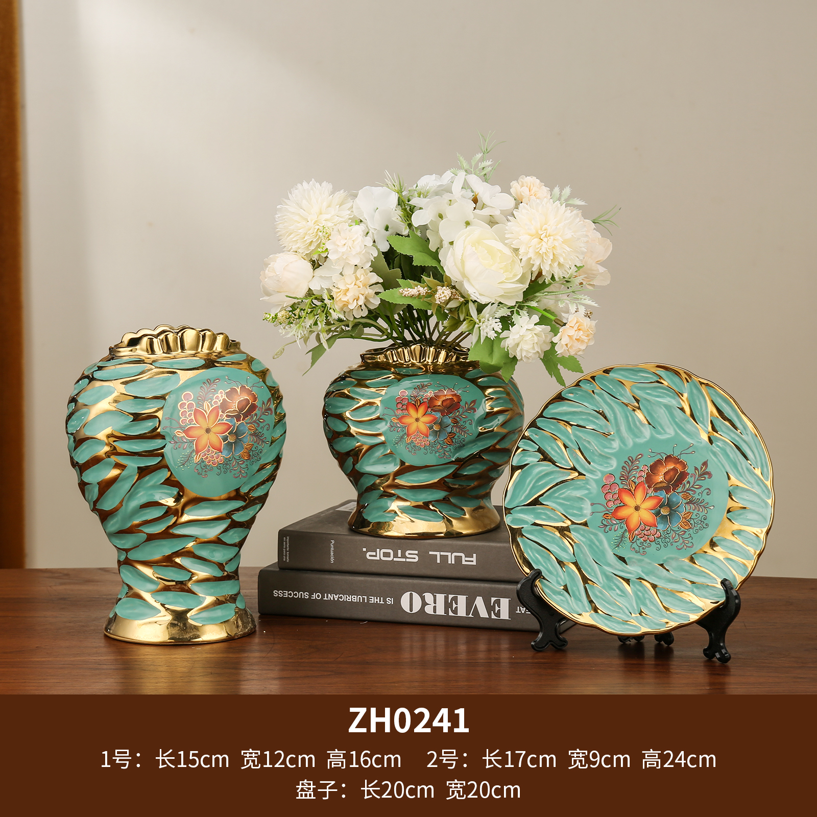 A new three-piece set of ceramic vases for display in the window, a handicraft vase details Picture