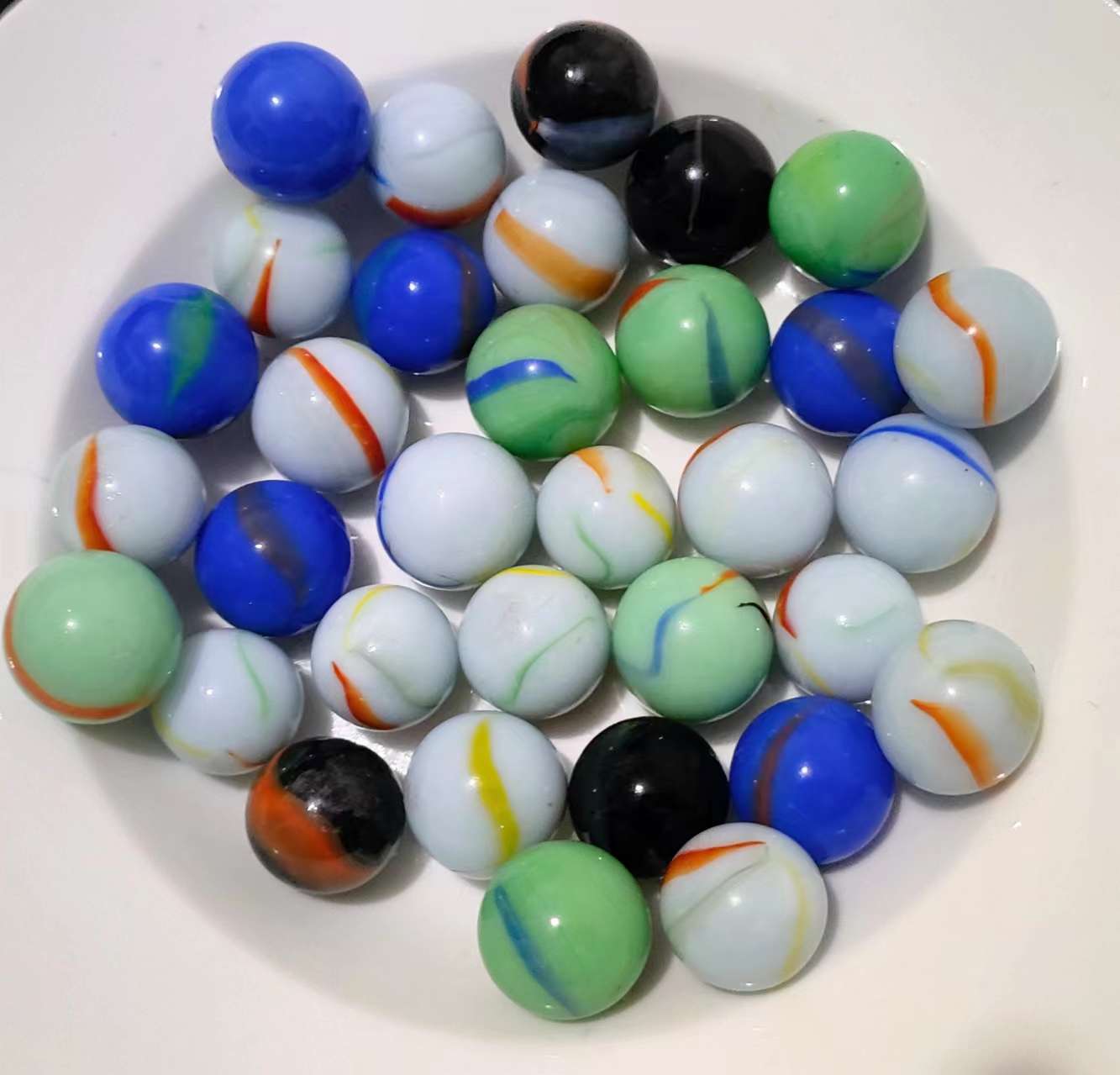 Colorful small pebbles mixed in color, transparent glass flat beads, hydroponic fish tank decoration, aquarium, seven-color glass flat bead fish tank vase, hydroponic landscape decoration, counter decoration, handcrafted diy Maasai handicrafts Item Picture