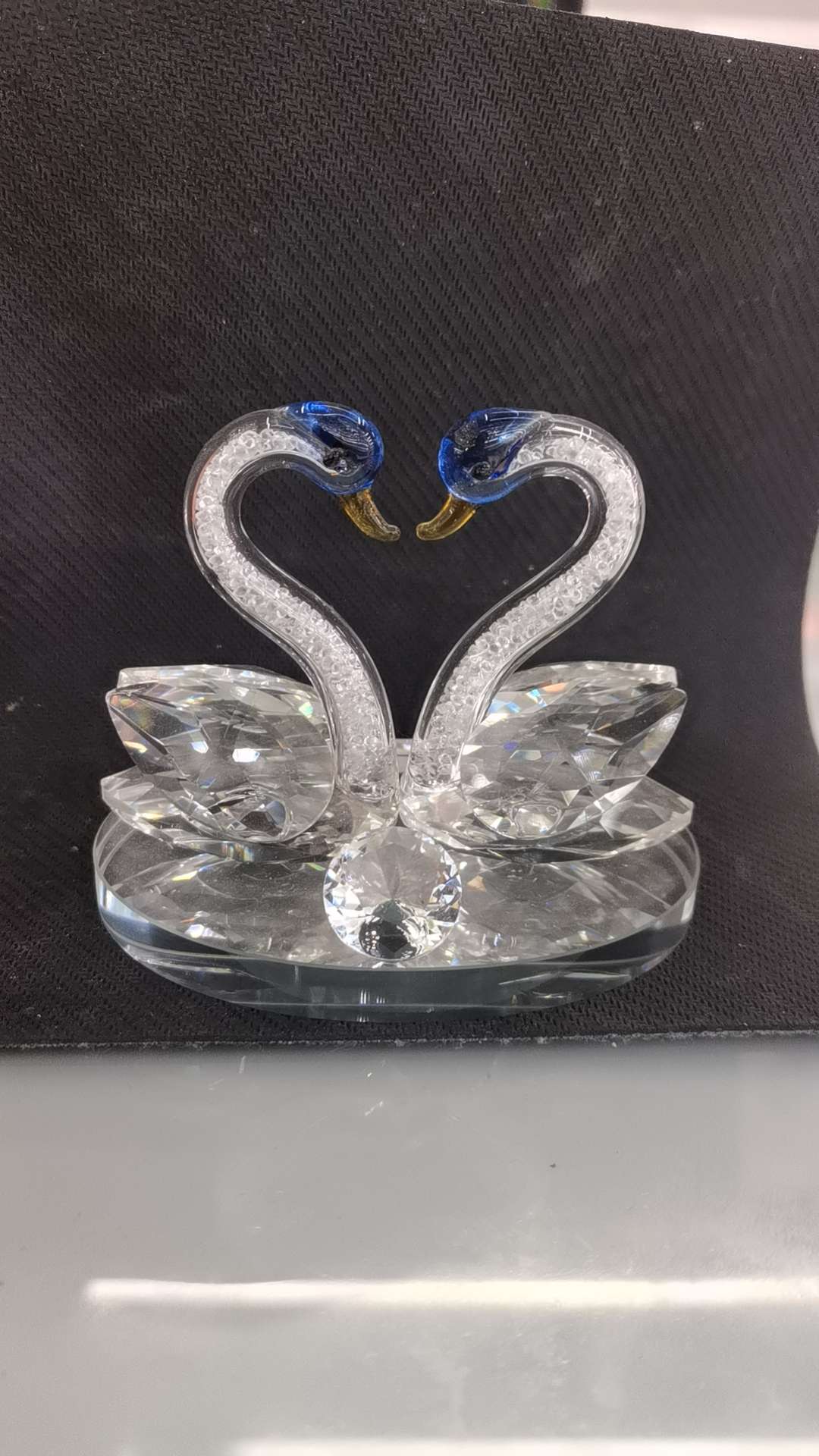 水晶天鹅饰品 精致水晶工艺品 礼品收藏品 水晶玻璃工艺品 璀璨闪耀 精美装饰品细节图