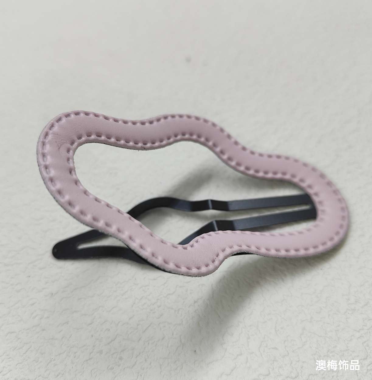 Hairpin, Women's hollowed-out leather cloud 2024 new style, back head broken hair bb clip, side bangs clip, headpiece hairpin detail image 4