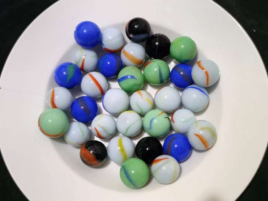 Colorful small pebbles mixed in color, transparent glass flat beads, hydroponic fish tank decoration, aquarium, seven-color glass flat bead fish tank vase, hydroponic landscape decoration, counter decoration, handcrafted diy Maasai handicrafts Application Scenario