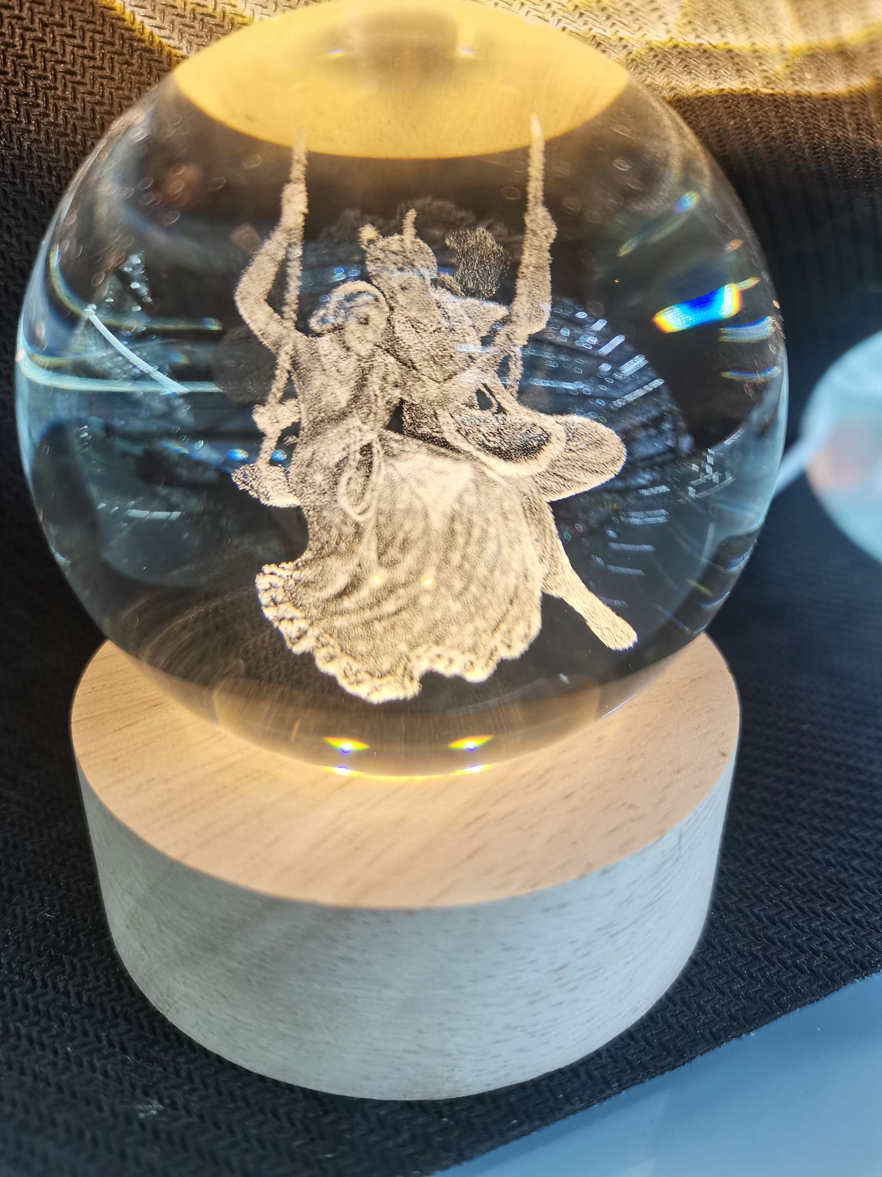 100号水晶球印度佛像暖白光饰品 精美工艺品 水晶玻璃艺术品 独特礼品/工艺品/水晶工艺品 璀璨闪耀白底实物图