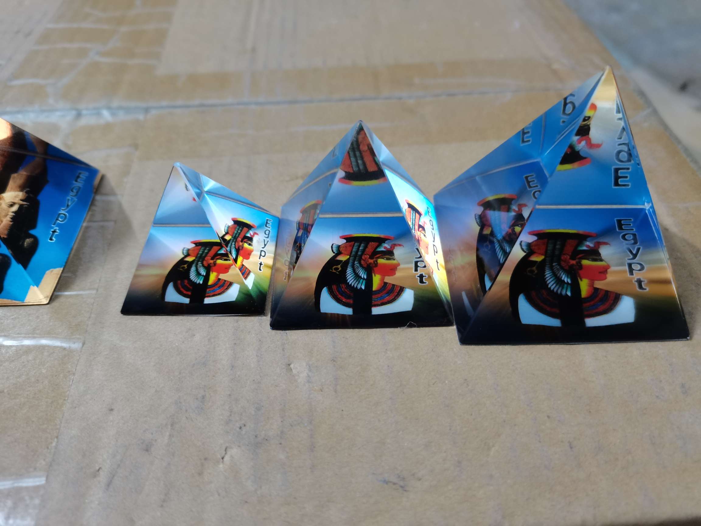 水晶金字塔彩印套装饰品 精致水晶工艺品 独特礼品 水晶玻璃艺术品 美丽璀璨装饰品详情图3