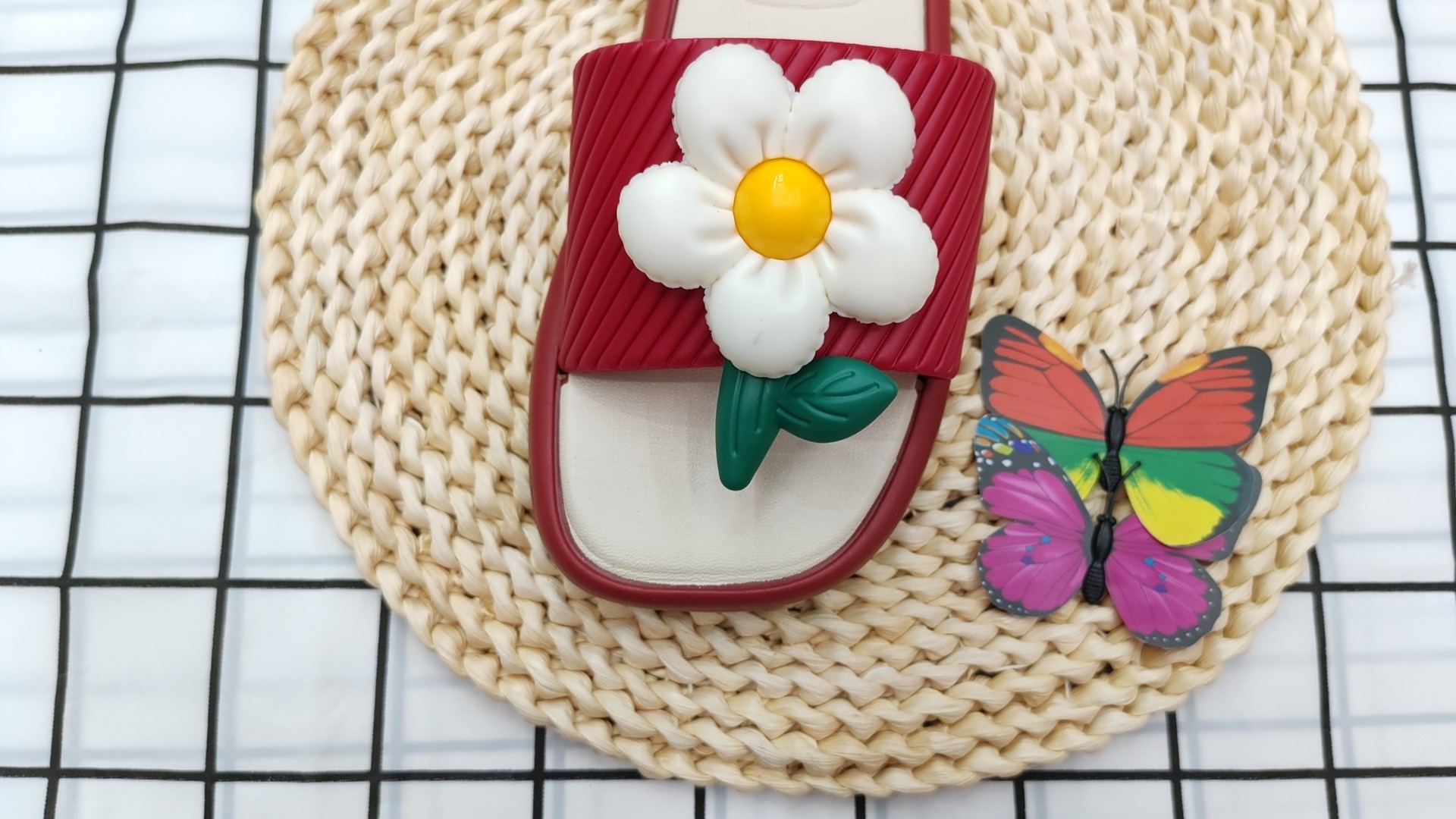 New summer stylish and versatile flip-flops with small flowers Specification image