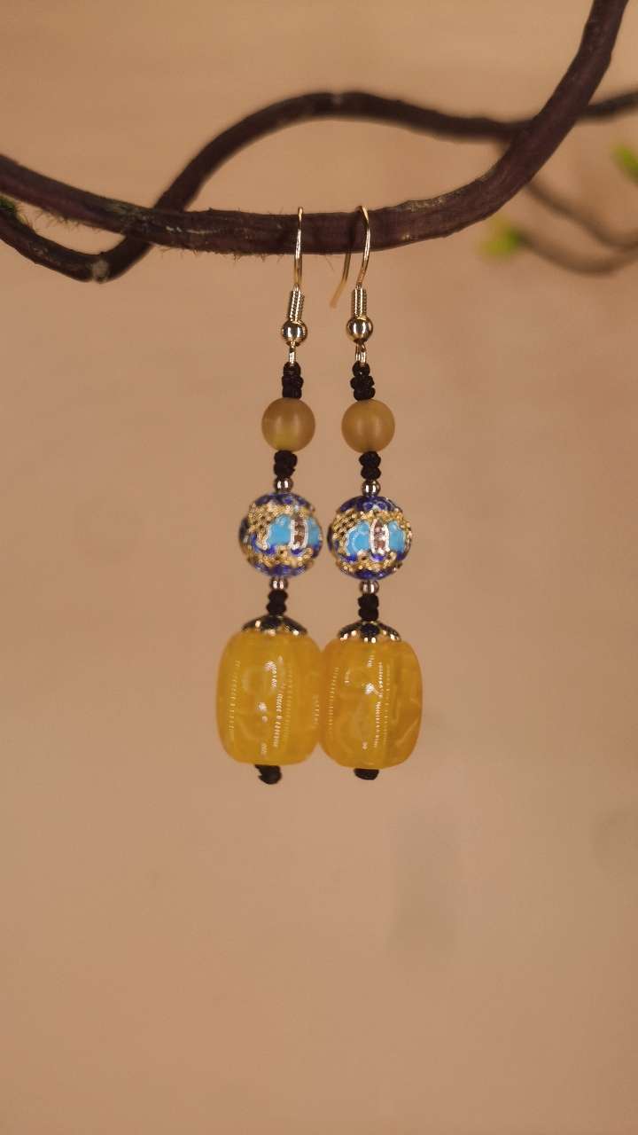 Retro amber cloisonne earrings, exquisite earrings, women's accessories, elegant and refined stud earrings, versatile style