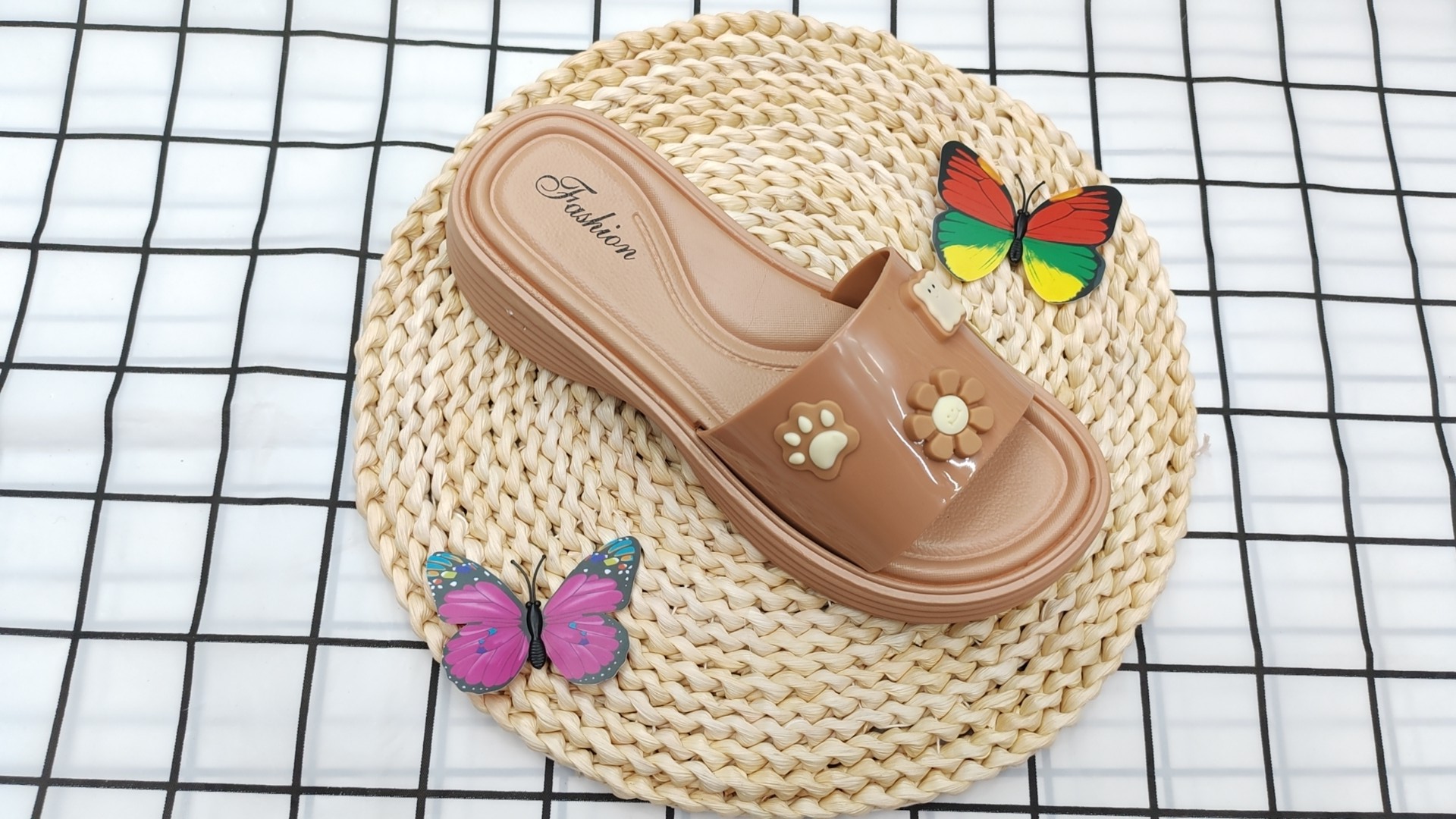 Thick-soled high-end cool slippers are casual summer outerwear slippers details Picture