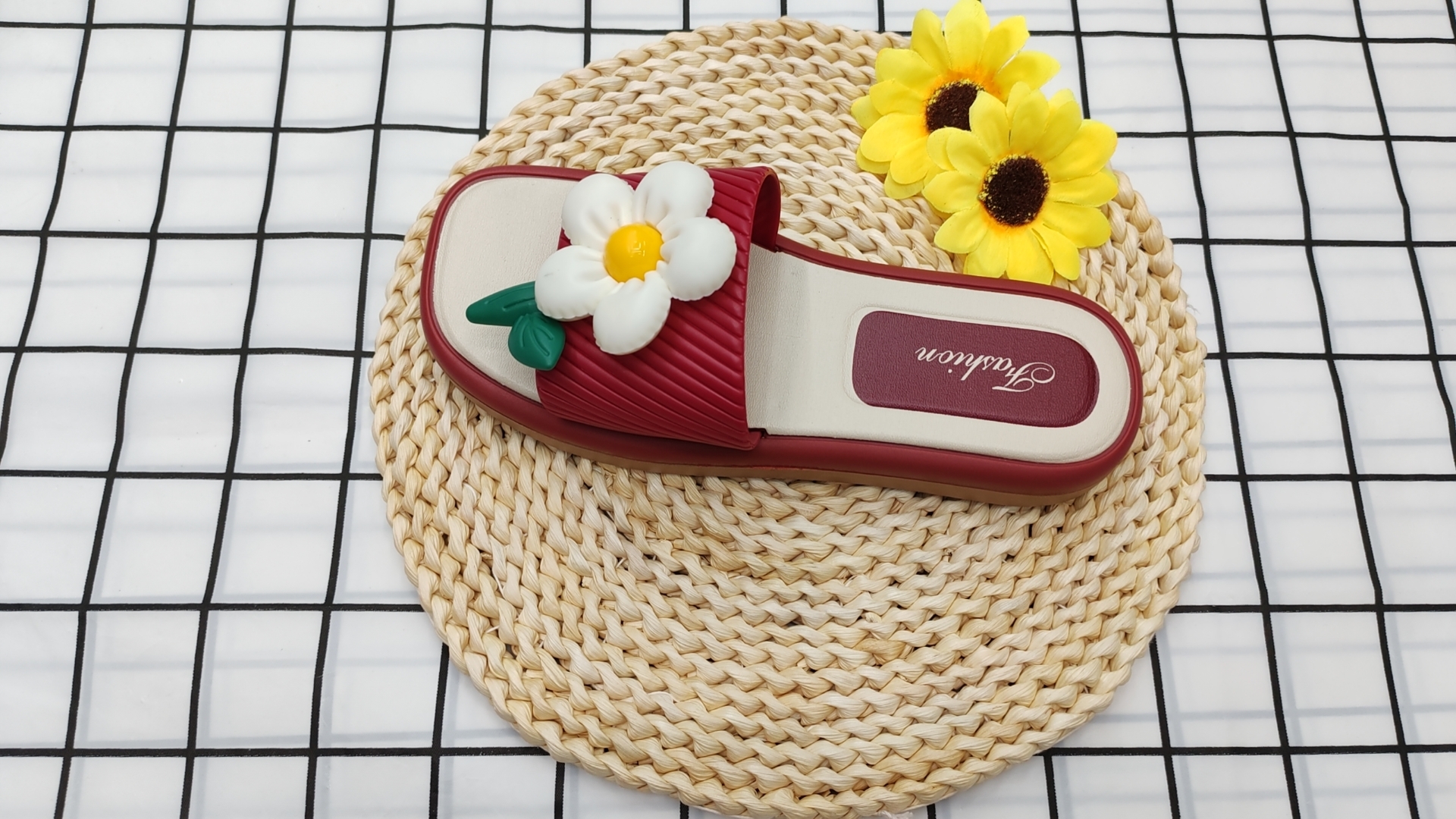 New summer stylish and versatile flip-flops with small flowers details Picture