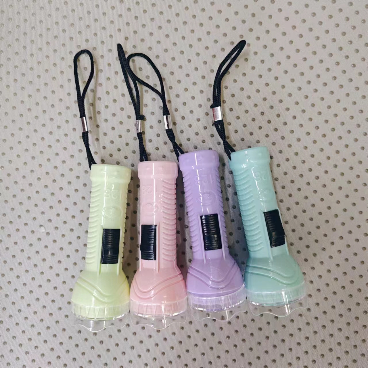 手电筒 塑料发光玩具 小礼品 活动赠送 方便携带挂绳手电 128 厂家直销  