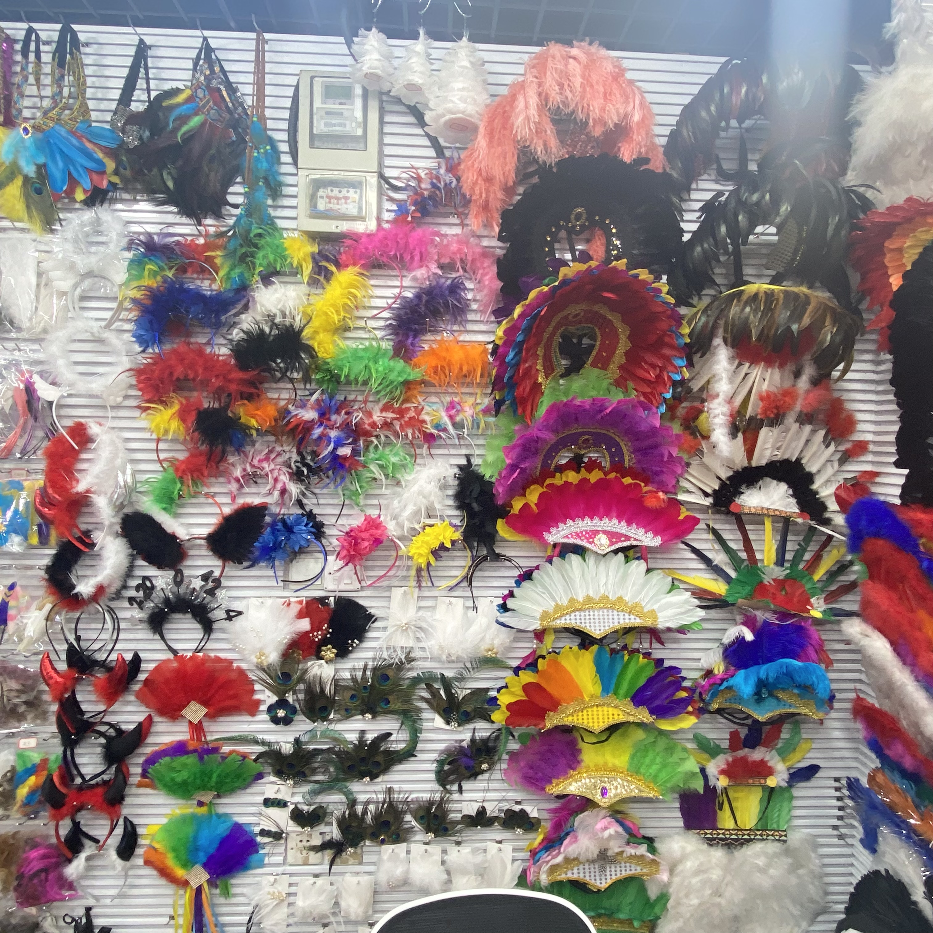 Pioneering feather craftsmanship describe pic - 3