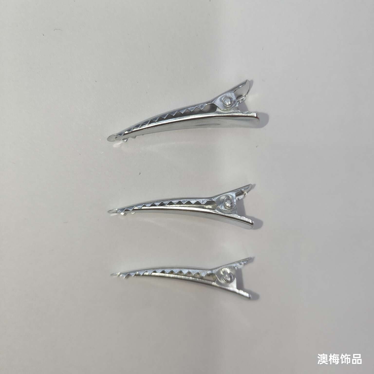 Pointed clips, water drop clips, BB clips, crocodile mouth hair clips, white bow hair clips, hair accessory materials, diy handcrafted hair clips Application Scenario