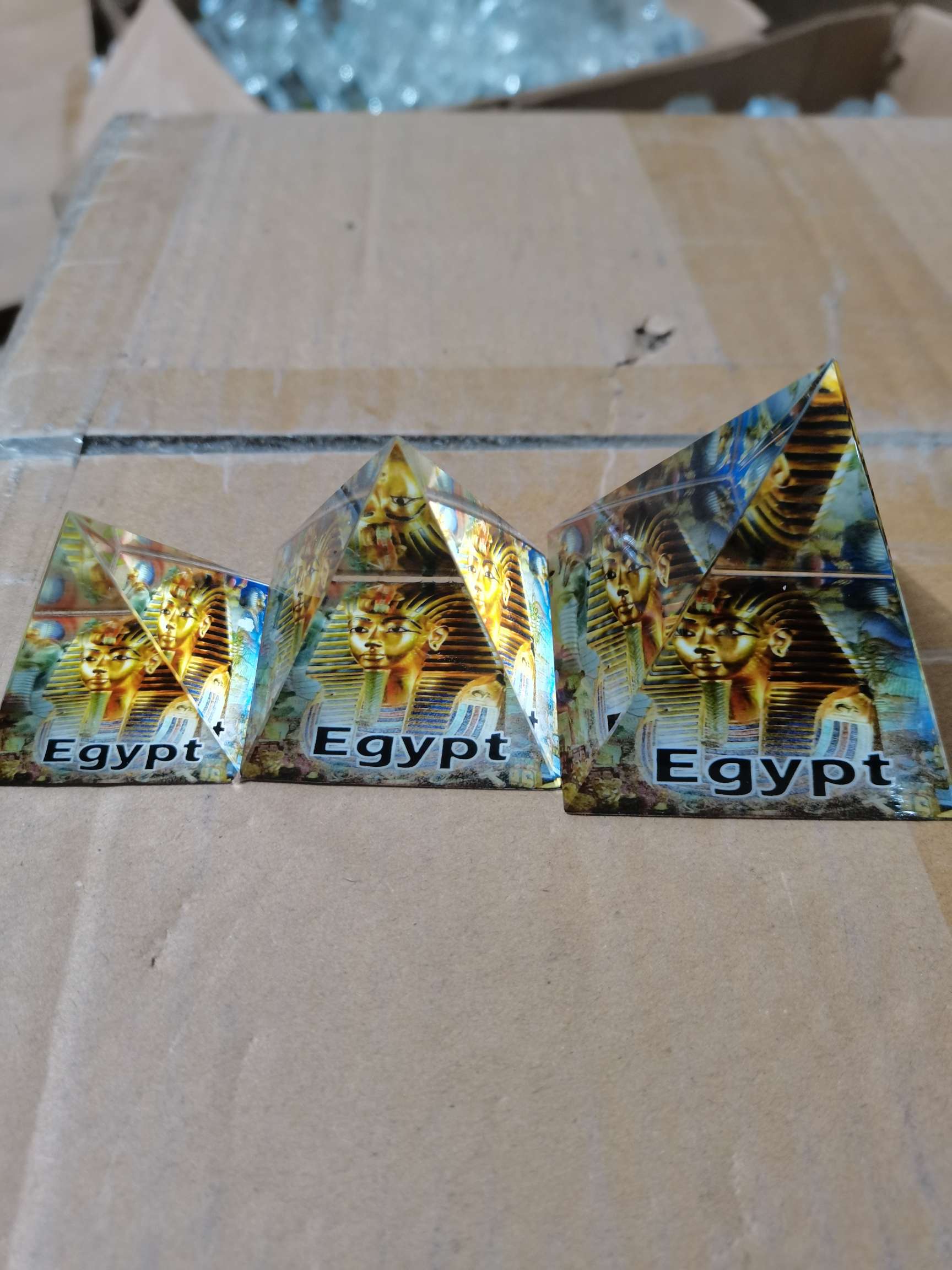 水晶金字塔彩印套装饰品 精致水晶工艺品 独特礼品 水晶玻璃艺术品 美丽璀璨装饰品细节图