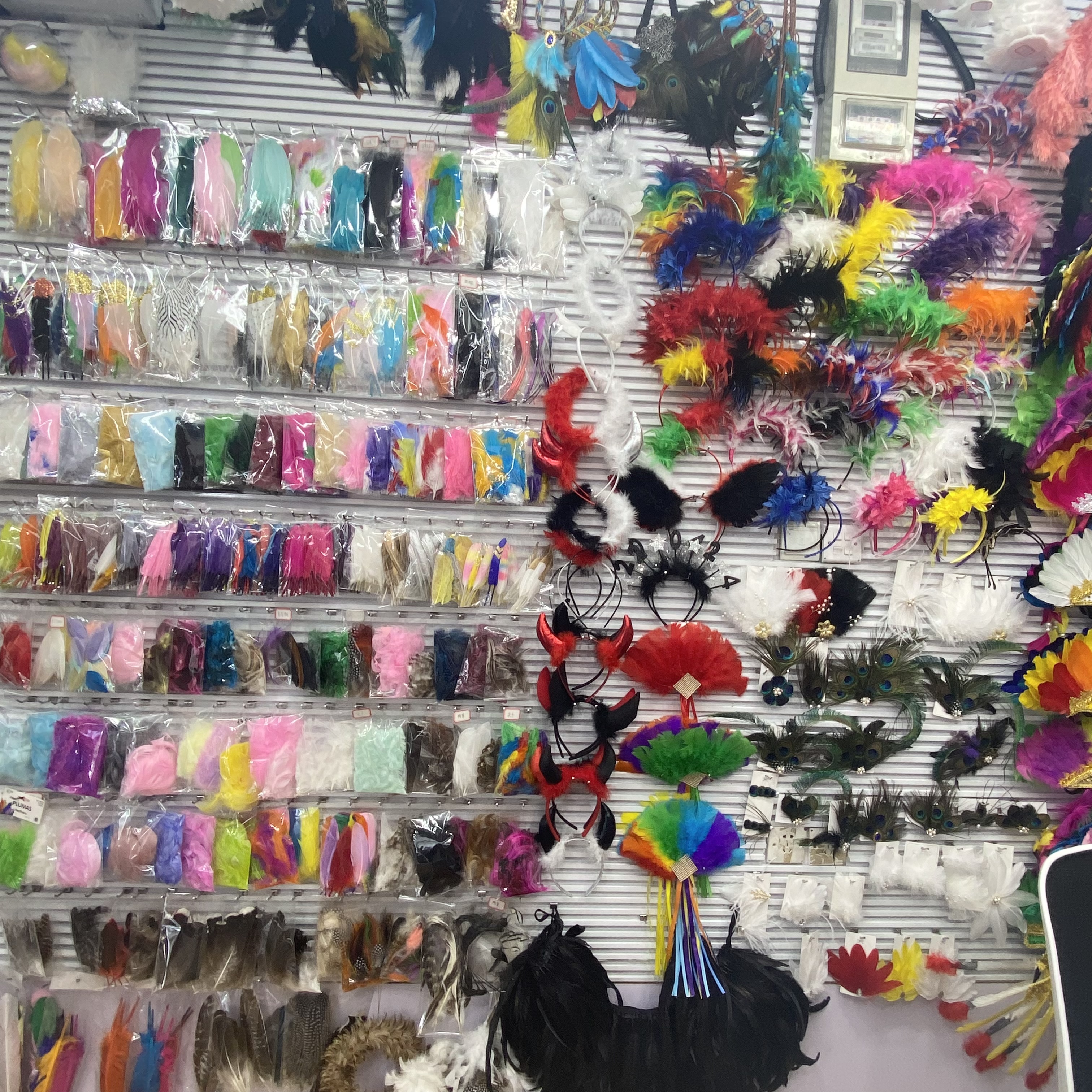 Pioneering feather craftsmanship describe pic - 4