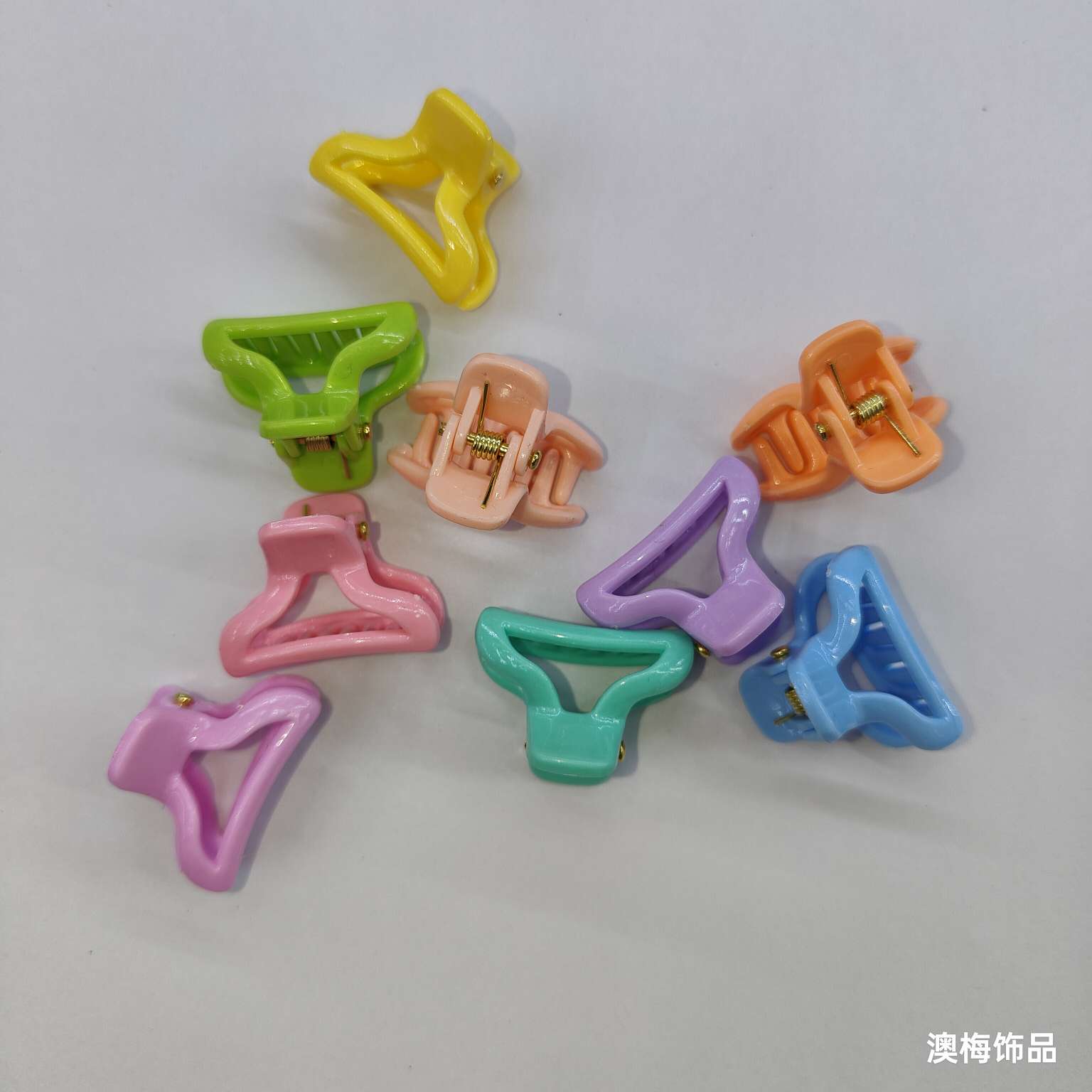 The candy-colored bangs clip on your forehead is a versatile and trendy 2.0cm side clip with a small and exquisite hairpin Specification image
