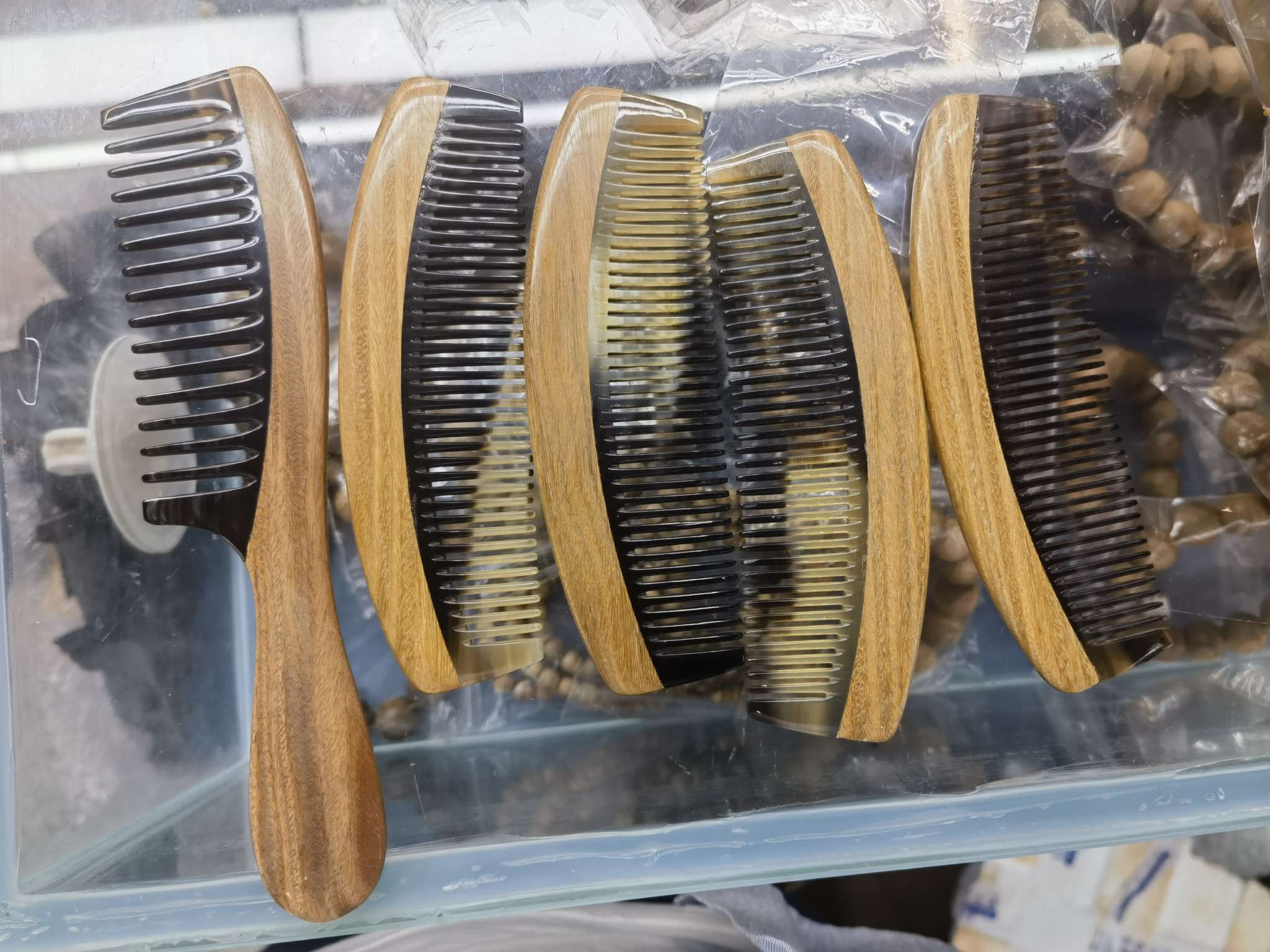 天然绿檀牛角合木梳绿檀月亮梳绿檀把手梳20公分手把梳15公分月型梳正宗黑牛角绿檀拼接梳经典款式景区热卖梳子木梳详情图11