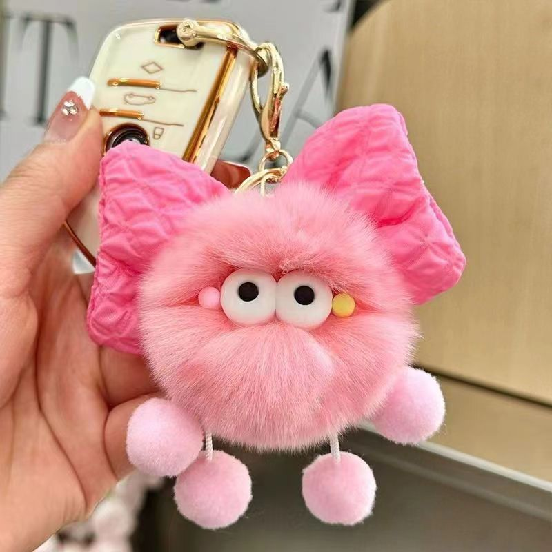 Customized cartoon keychain accessories, plush toys, small gifts, couple presents, bags, pendants, car keychain chains Application Scenario