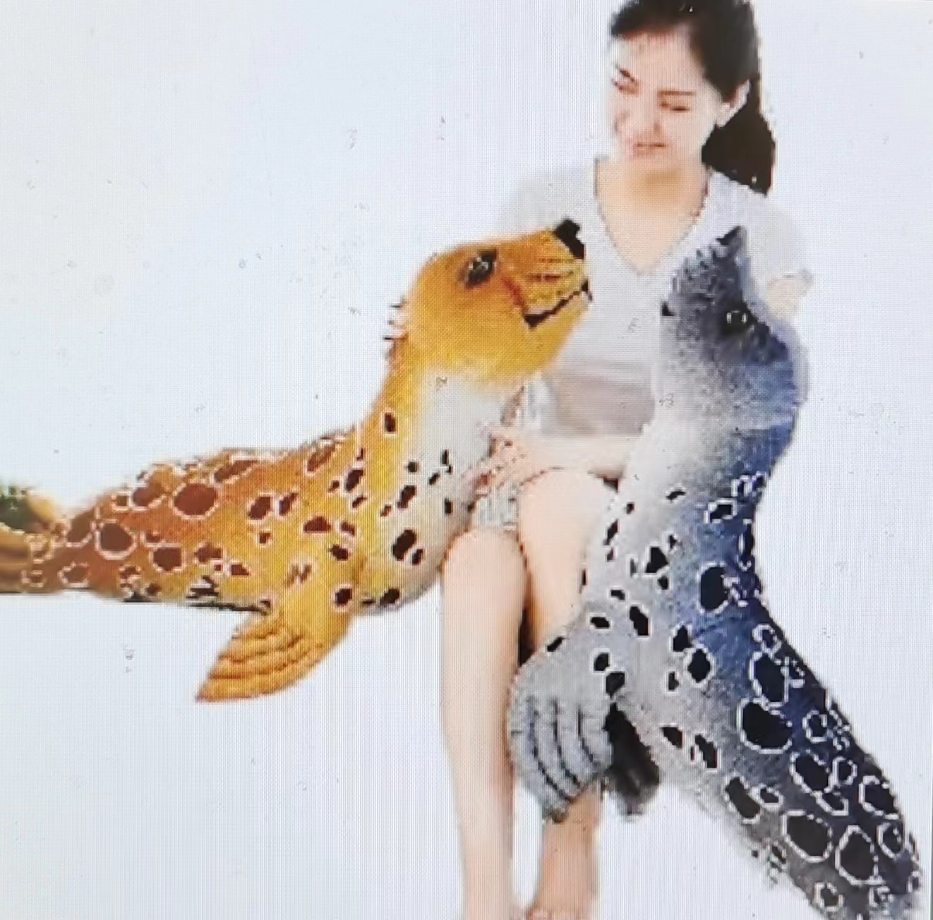 Place an order on your mobile phone or share and collect simulation poster dolls, plush toys, Marine animal children's dolls, throw pillows and birthday gifts of the same family in the aquarium Item Picture